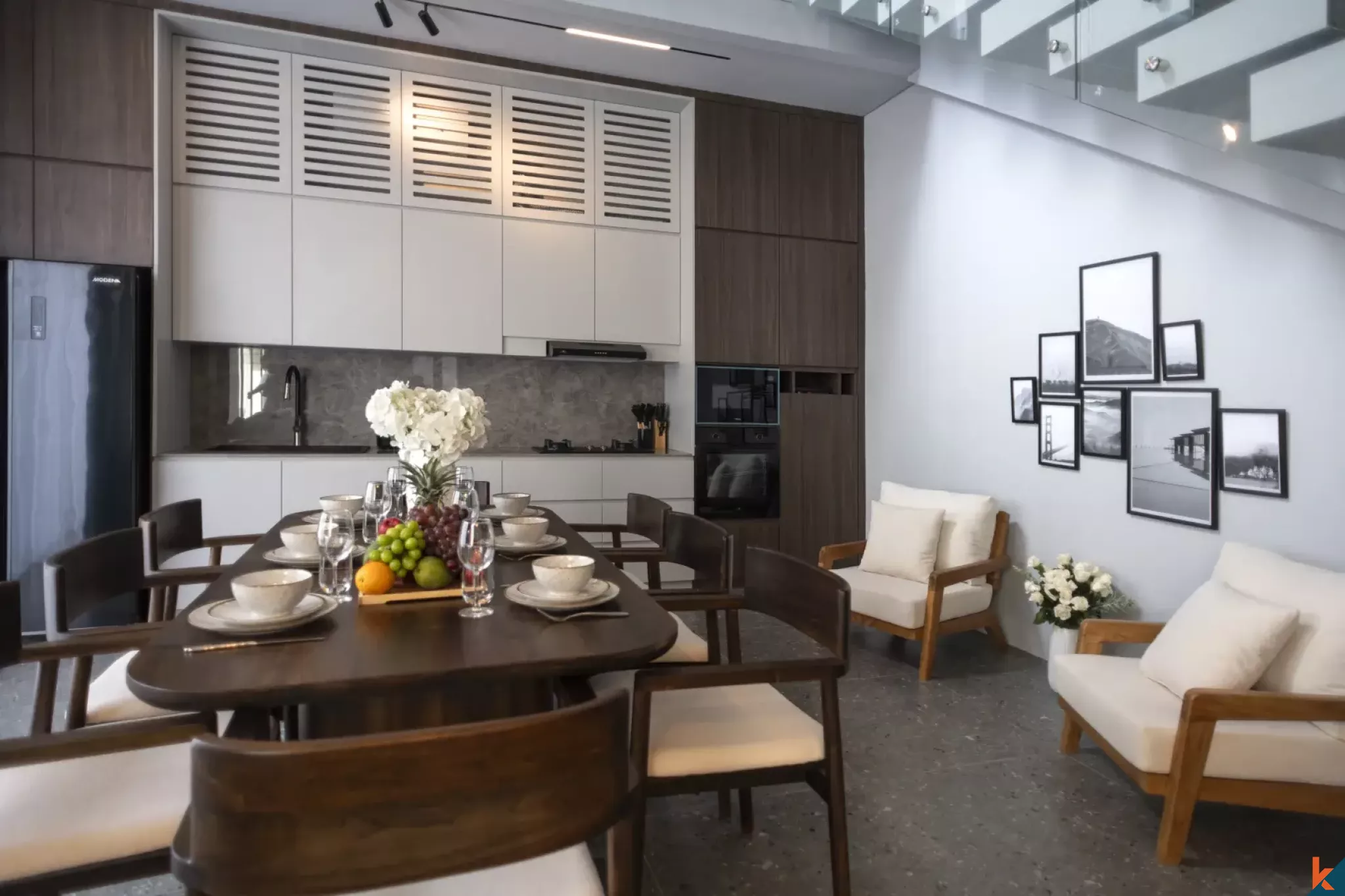 Villa Sewa Tiga Kamar Tidur Modern di Pusat Umalas