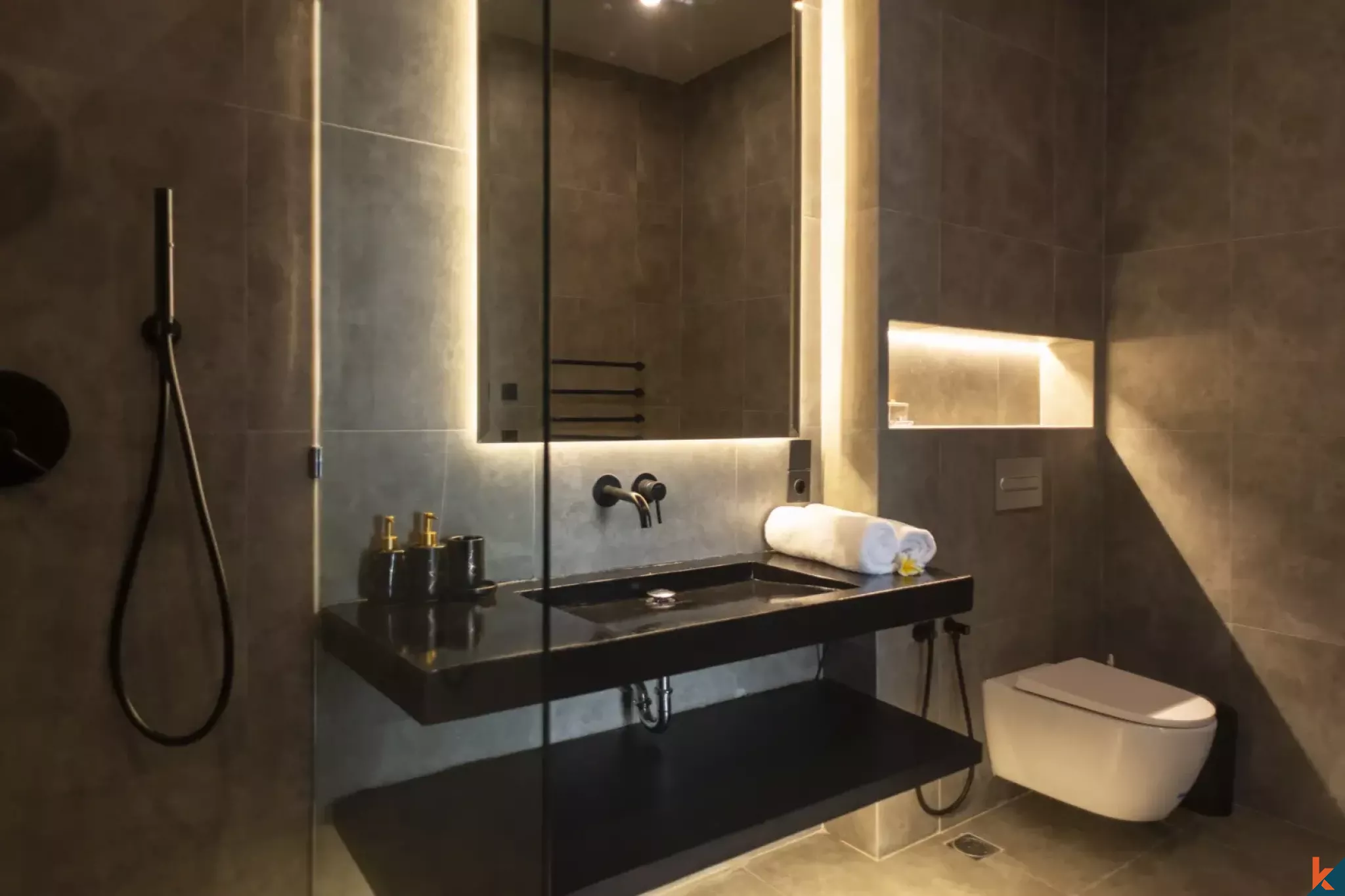 Villa Sewa Tiga Kamar Tidur Modern di Pusat Umalas