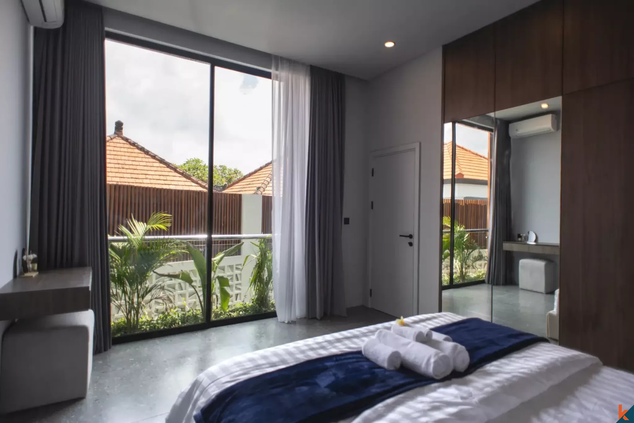 Villa Sewa Tiga Kamar Tidur Modern di Pusat Umalas