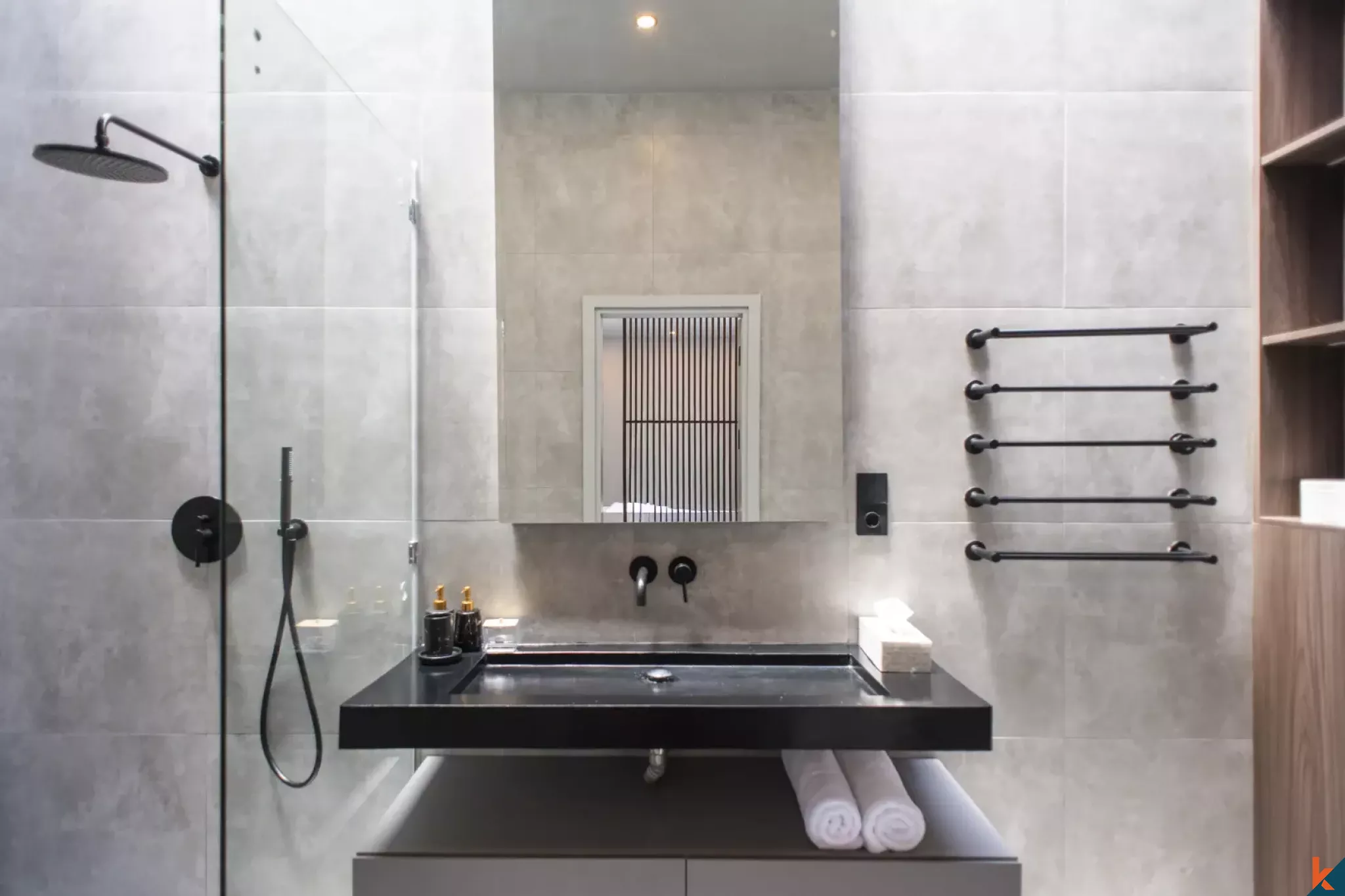 Villa Sewa Tiga Kamar Tidur Modern di Pusat Umalas