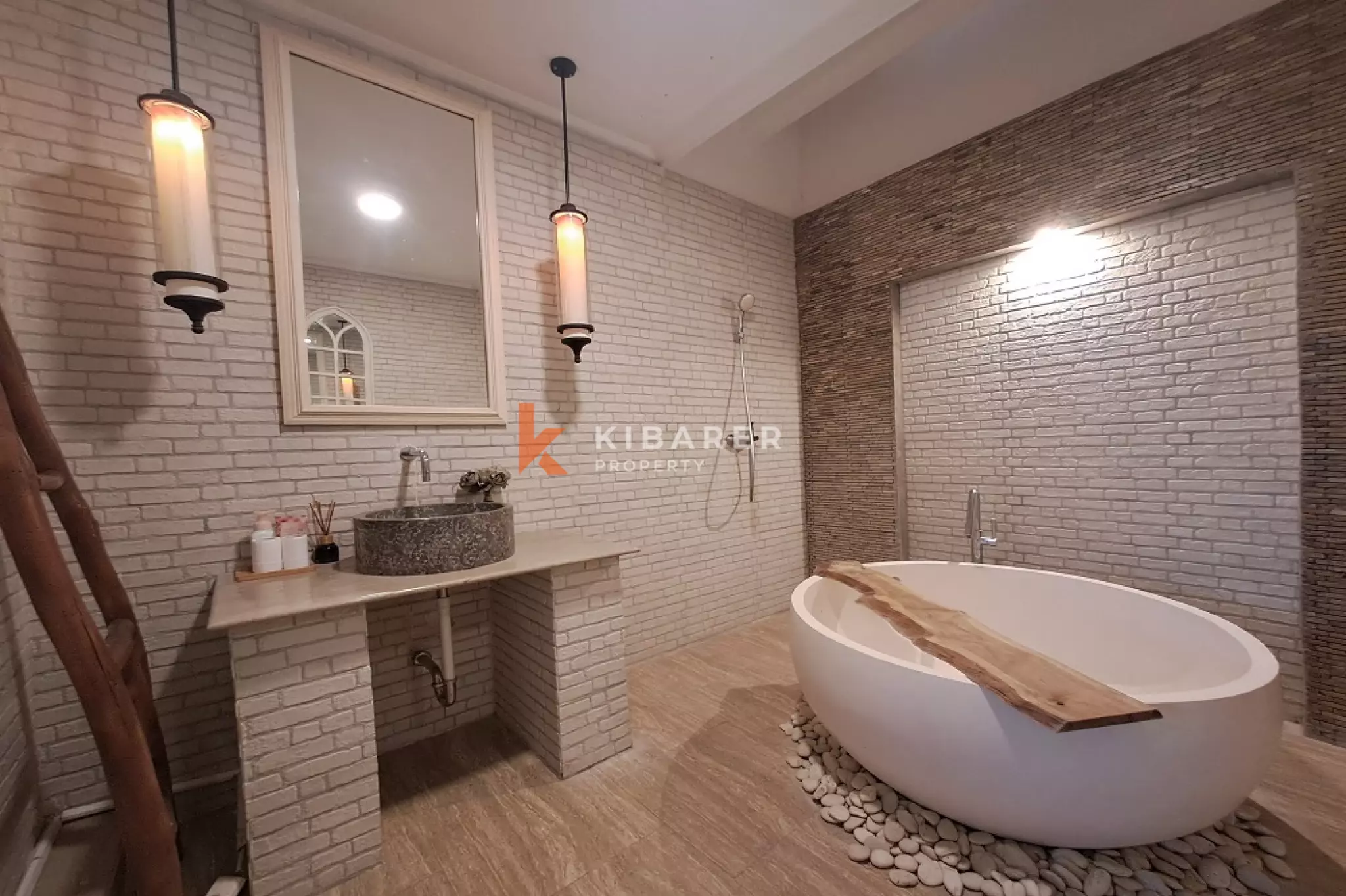 Villa chaleureuse de trois chambres dans un quartier stratégique de Berawa