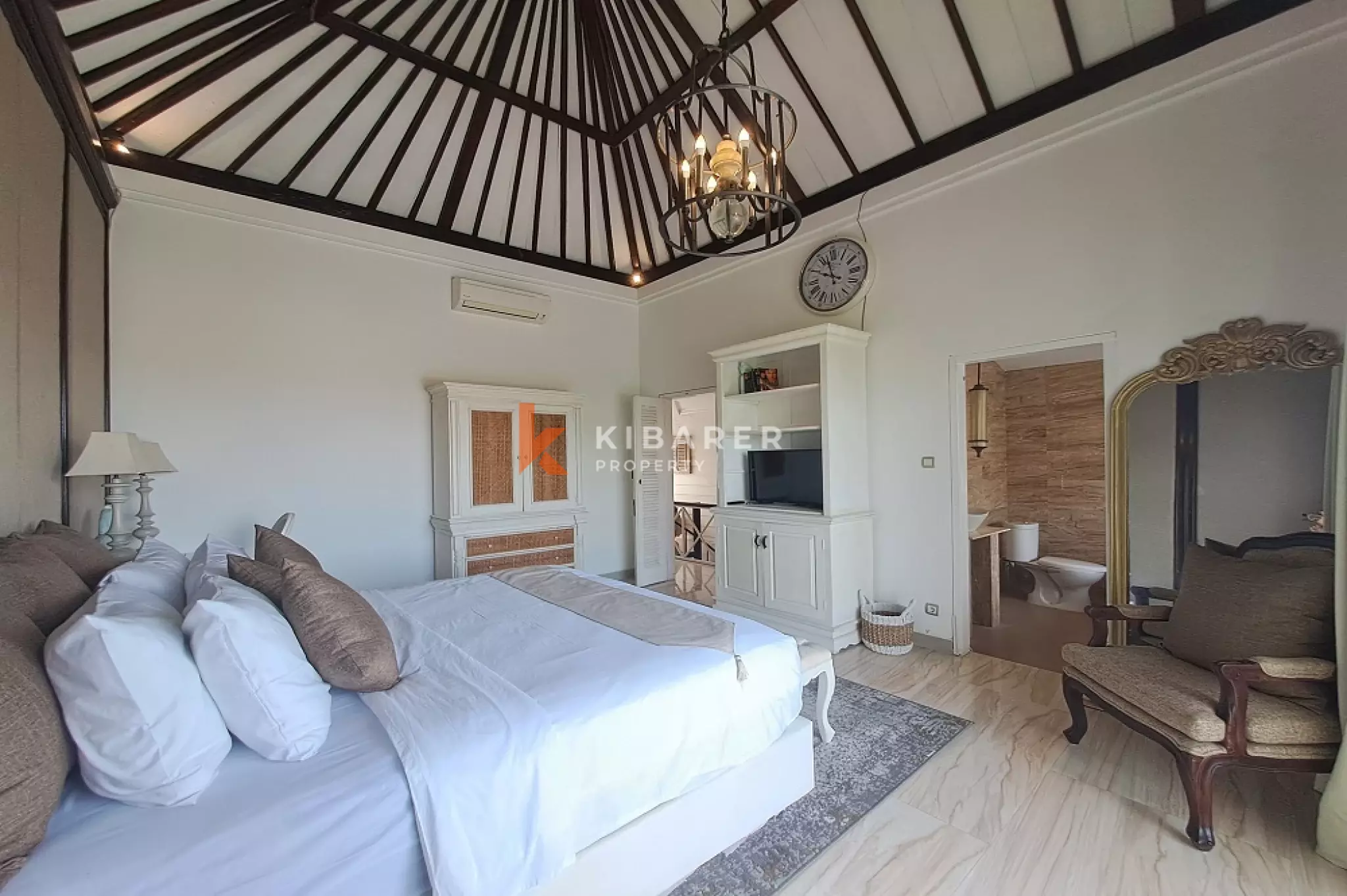 Villa chaleureuse de trois chambres dans un quartier stratégique de Berawa