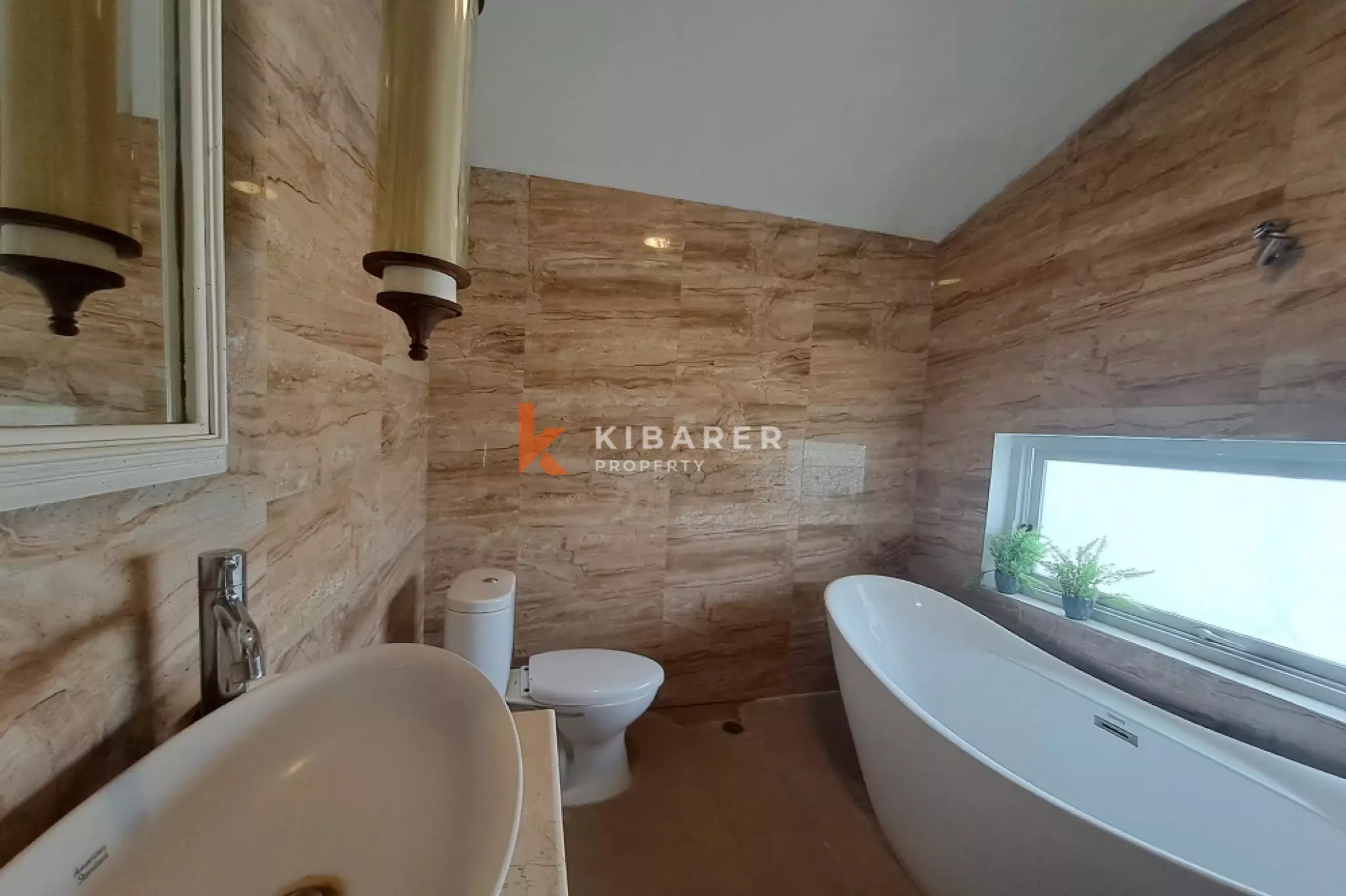 Villa chaleureuse de trois chambres dans un quartier stratégique de Berawa