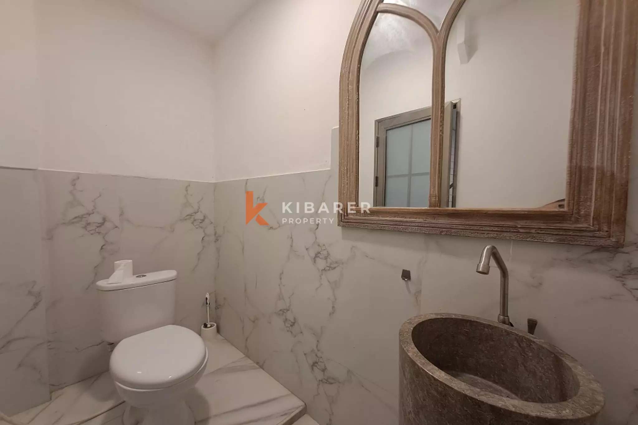 Villa chaleureuse de trois chambres dans un quartier stratégique de Berawa