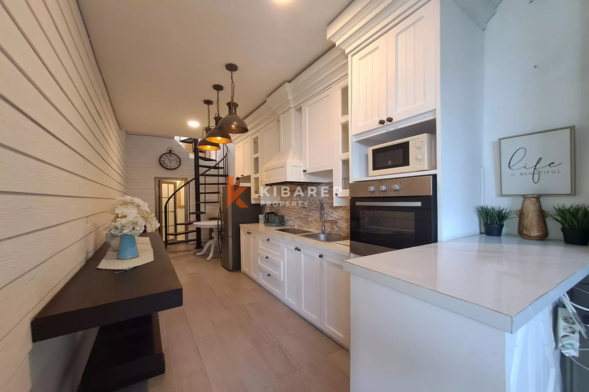 Villa chaleureuse de trois chambres dans un quartier stratégique de Berawa