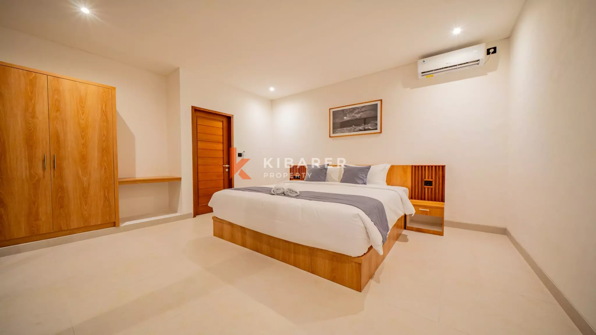 Vila Tropis Tiga Kamar Tidur yang Menawan dengan Konsep Hunian Tertutup di Canggu