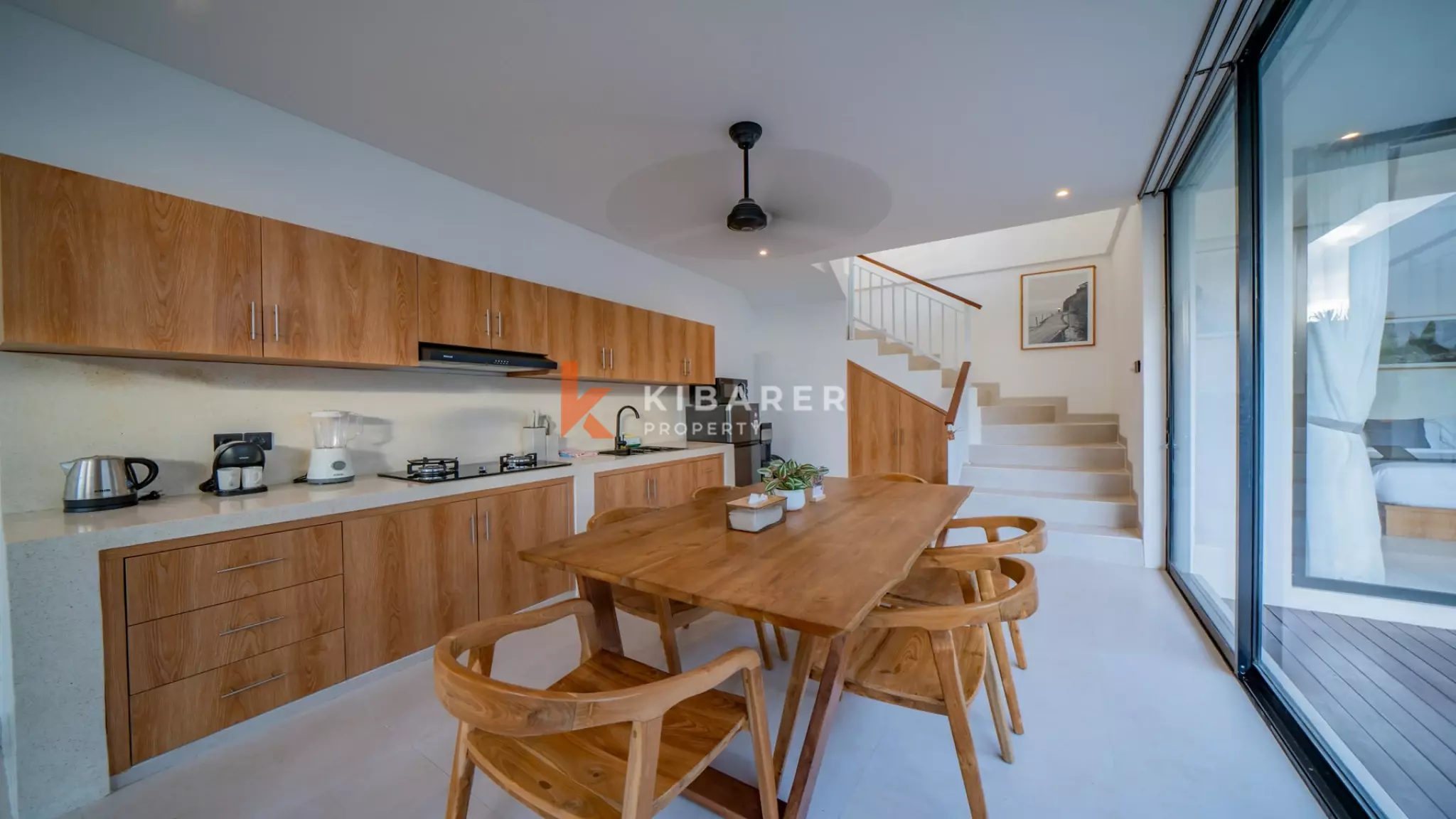 Vila Tropis Tiga Kamar Tidur yang Menawan dengan Konsep Hunian Tertutup di Canggu