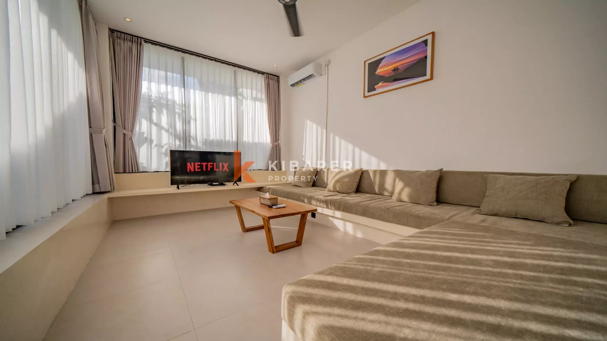 Vila Tropis Tiga Kamar Tidur yang Menawan dengan Konsep Hunian Tertutup di Canggu