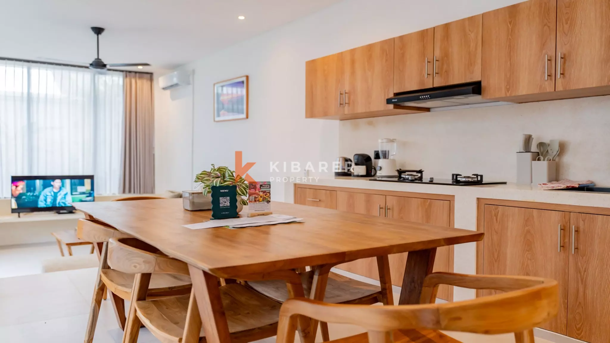 Vila Tropis Tiga Kamar Tidur yang Menawan dengan Konsep Hunian Tertutup di Canggu