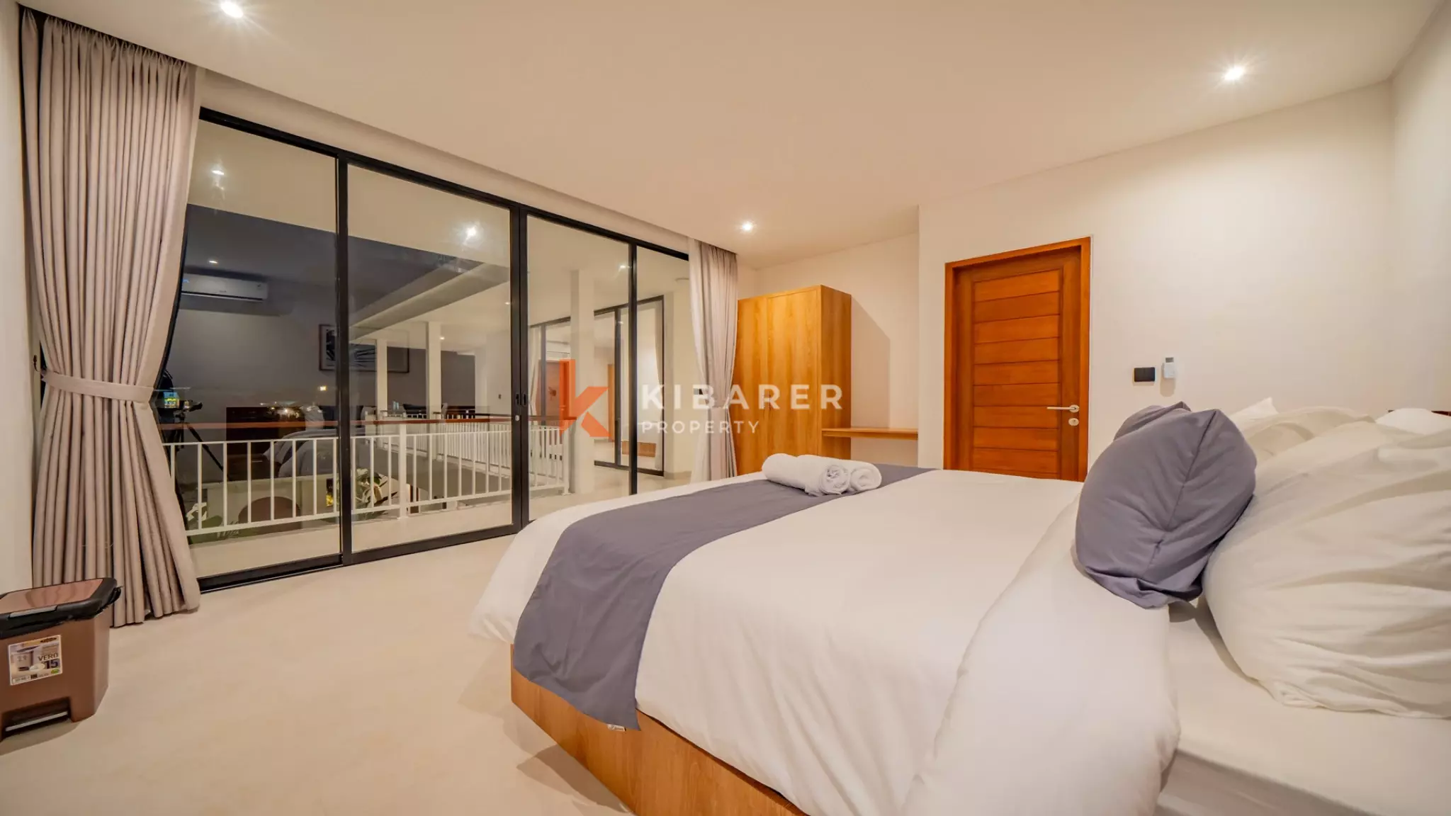 Vila Tropis Tiga Kamar Tidur yang Menawan dengan Konsep Hunian Tertutup di Canggu