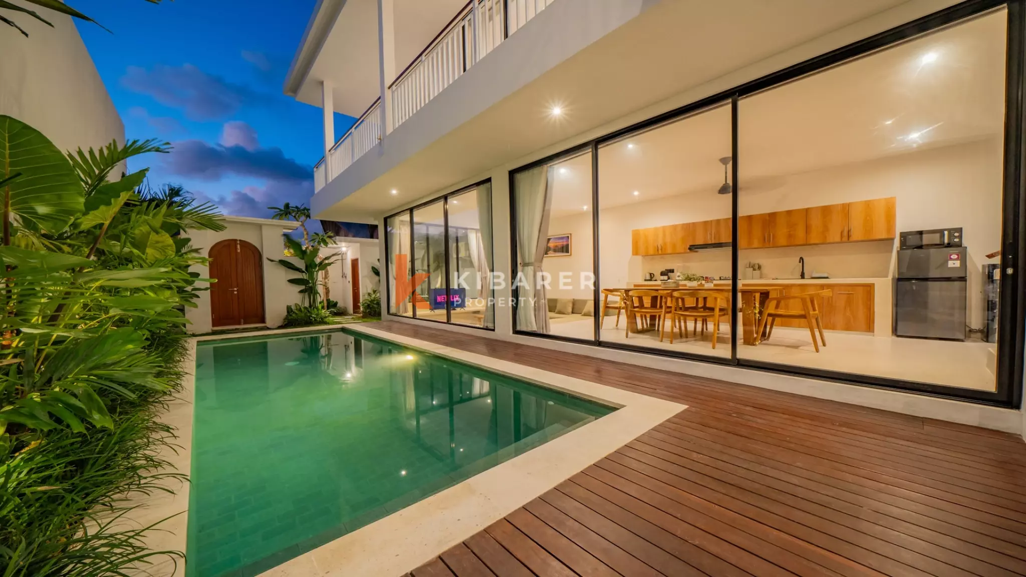 Vila Tropis Tiga Kamar Tidur yang Menawan dengan Konsep Hunian Tertutup di Canggu