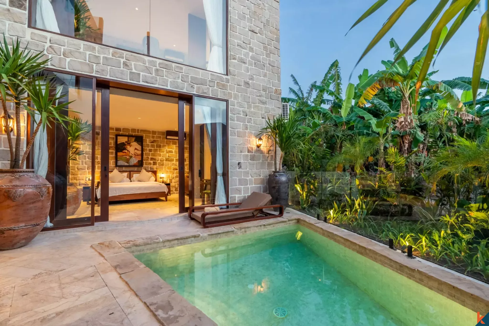 Villa neuve de quatre chambres à coucher sur plusieurs niveaux à vendre à Berawa