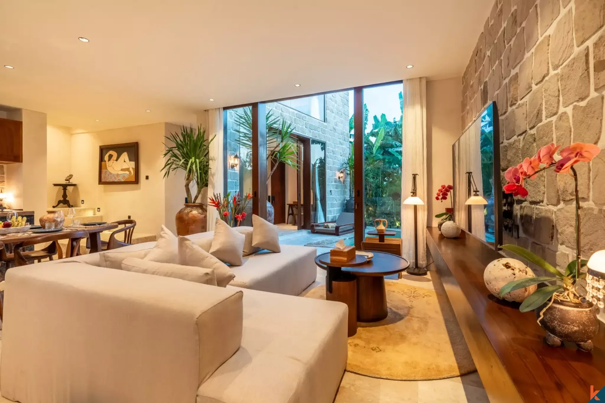 Villa neuve de quatre chambres à coucher sur plusieurs niveaux à vendre à Berawa