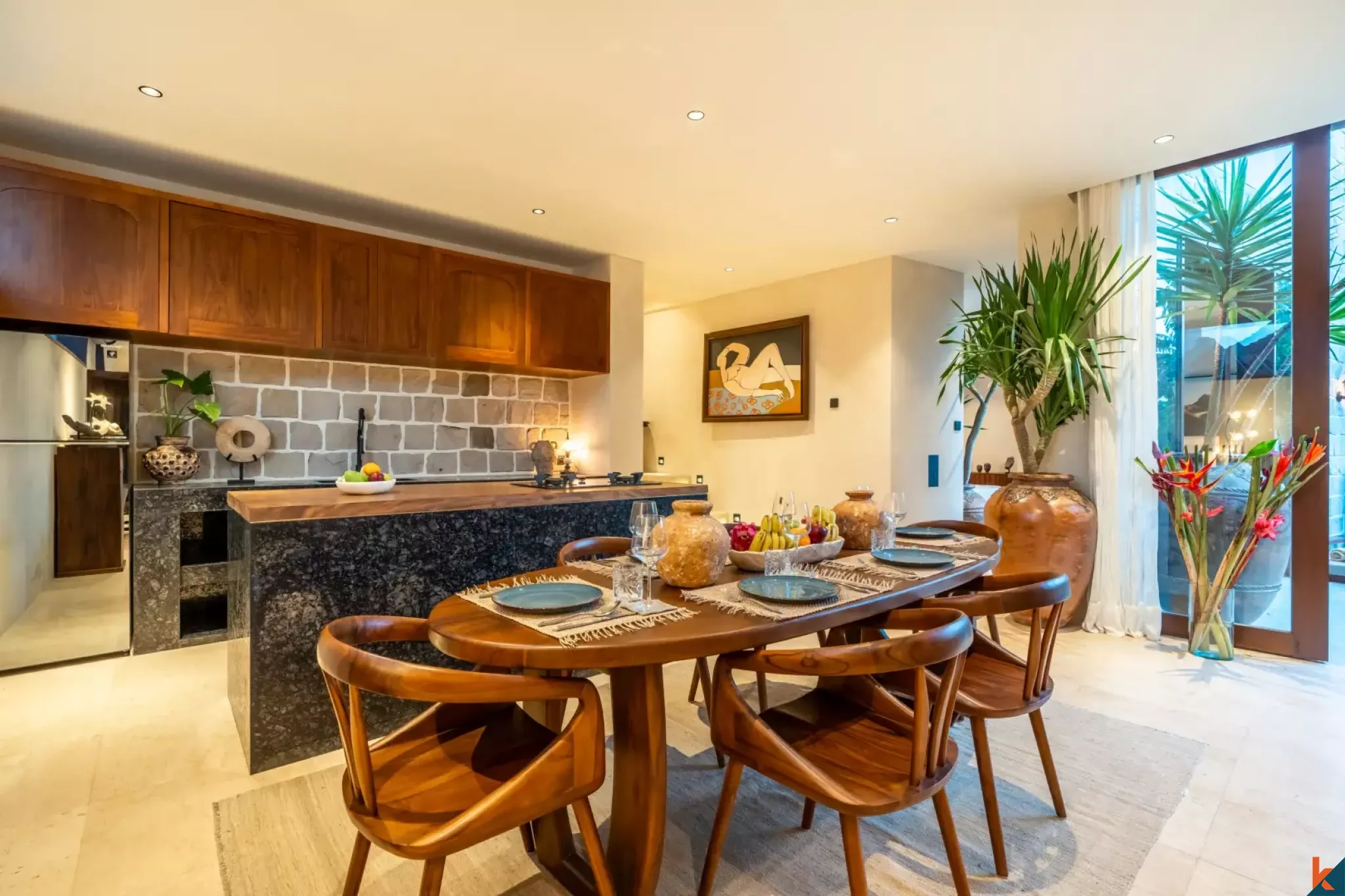 Villa neuve de quatre chambres à coucher sur plusieurs niveaux à vendre à Berawa