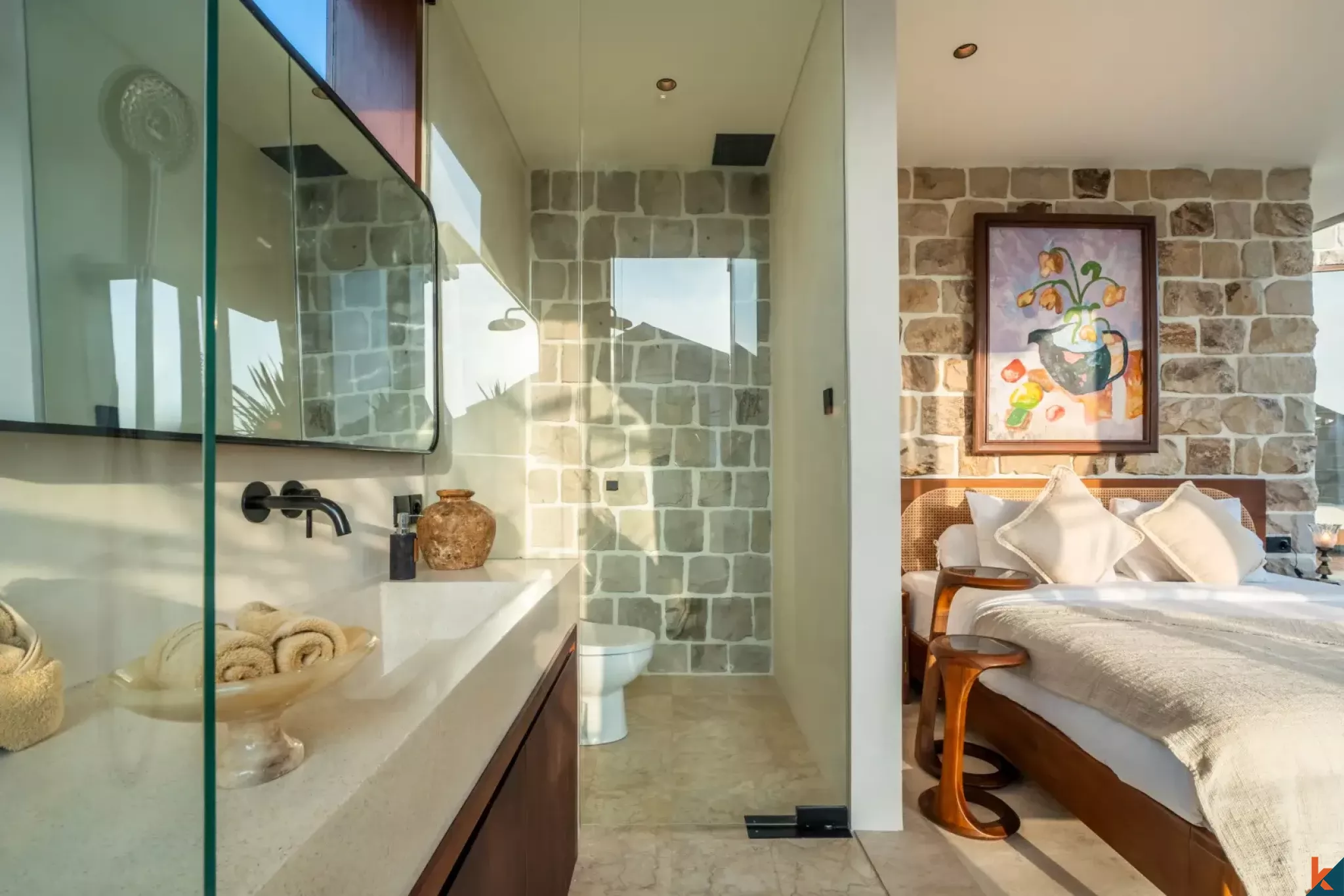 Villa neuve de quatre chambres à coucher sur plusieurs niveaux à vendre à Berawa