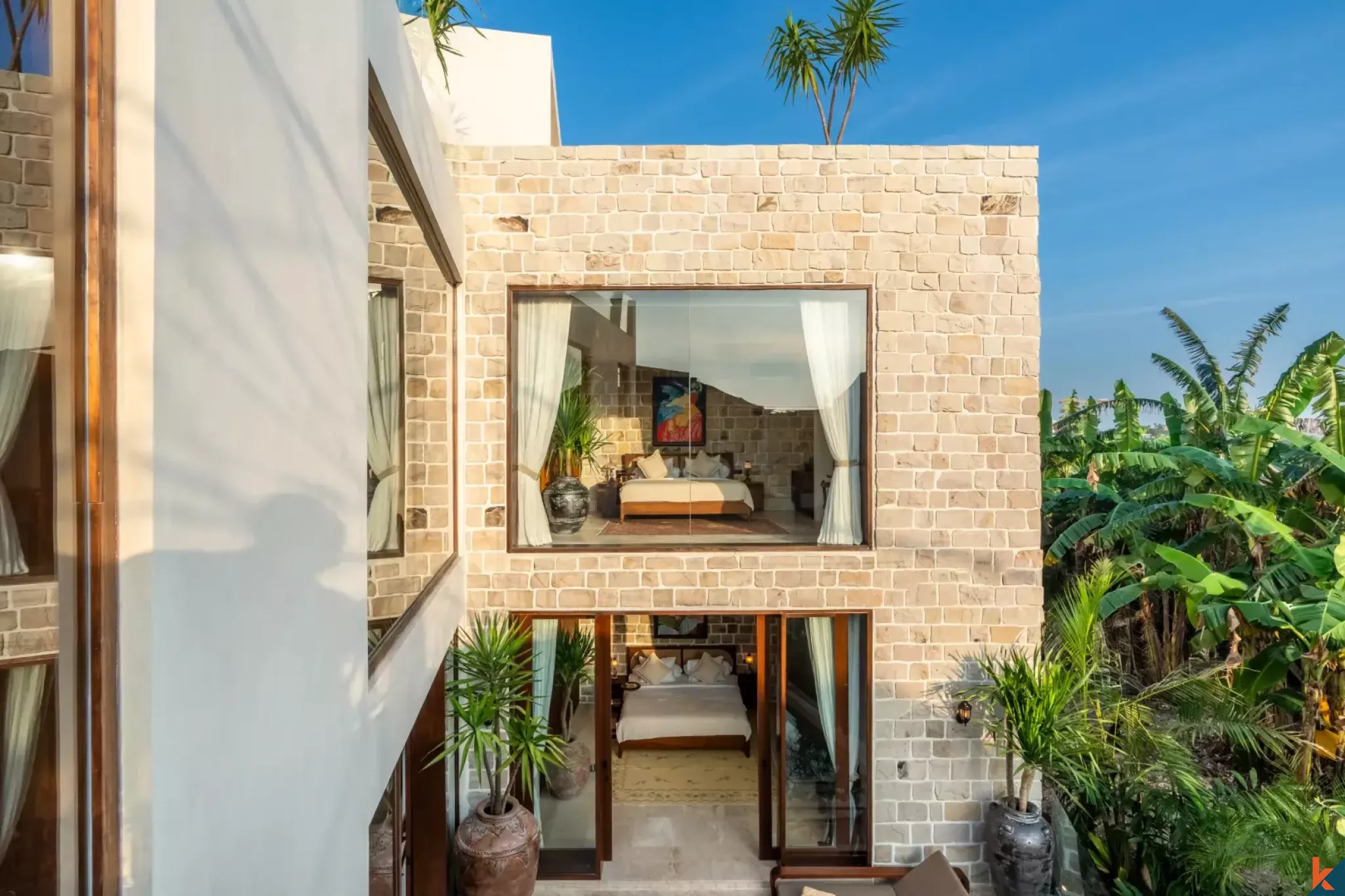 Villa neuve de quatre chambres à coucher sur plusieurs niveaux à vendre à Berawa