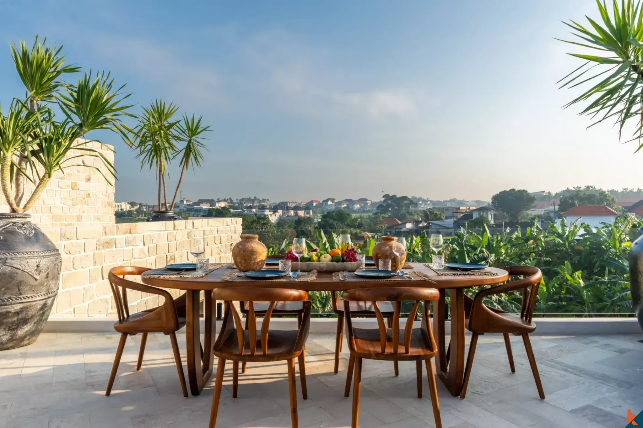 Villa neuve de quatre chambres à coucher sur plusieurs niveaux à vendre à Berawa