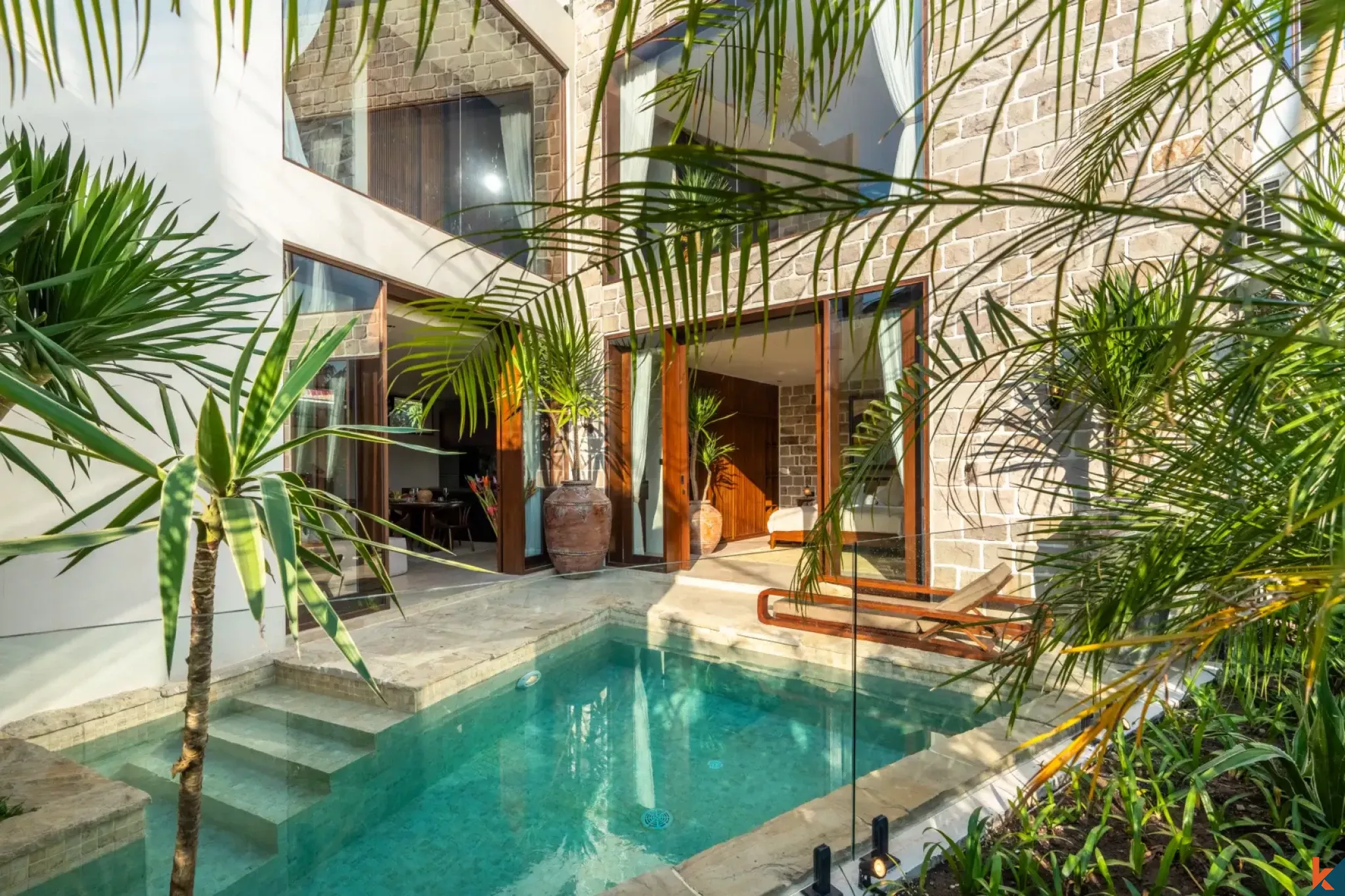 Villa neuve de quatre chambres à coucher sur plusieurs niveaux à vendre à Berawa