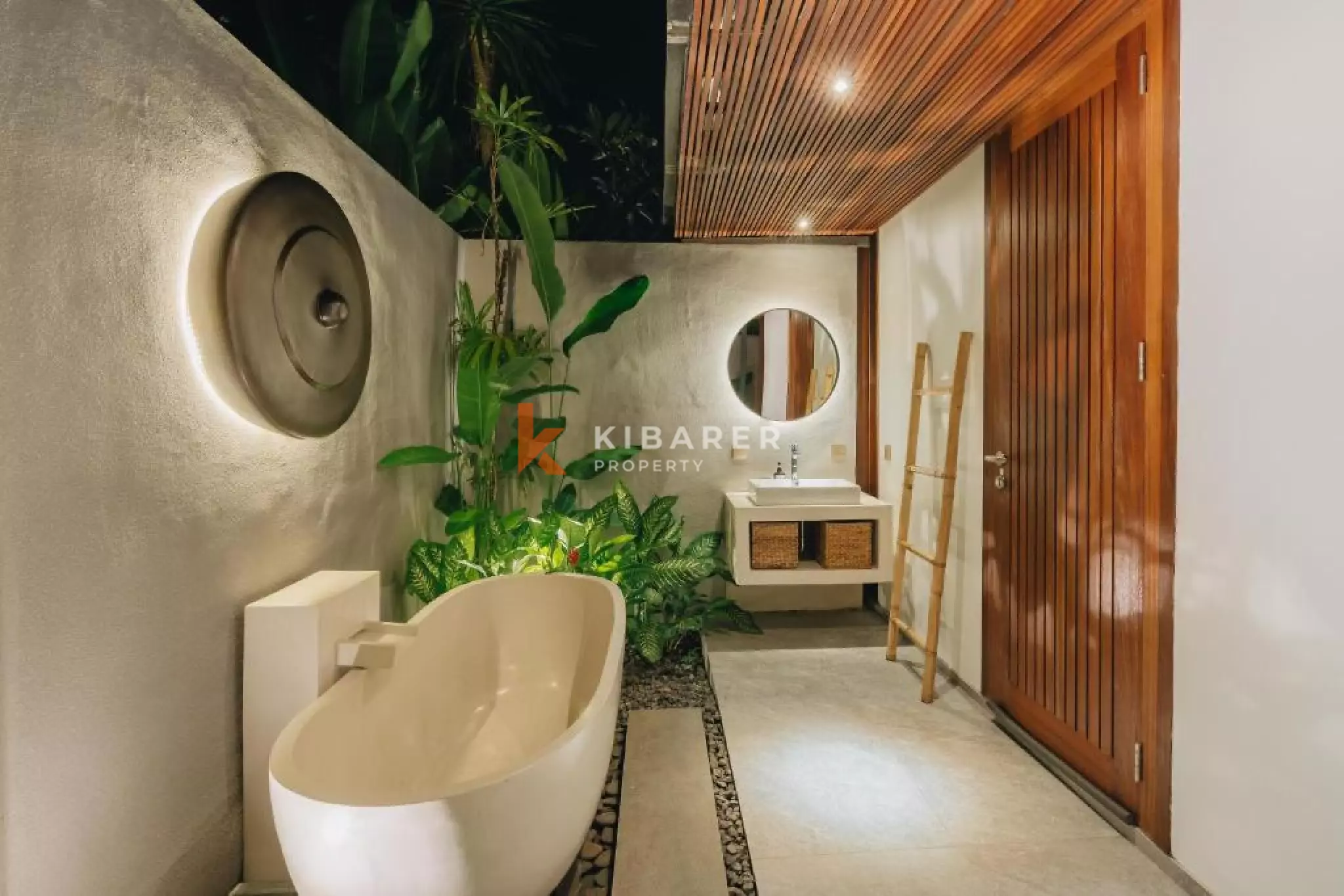 Modern Living in Nature Four Bedroom Villa in Ubud