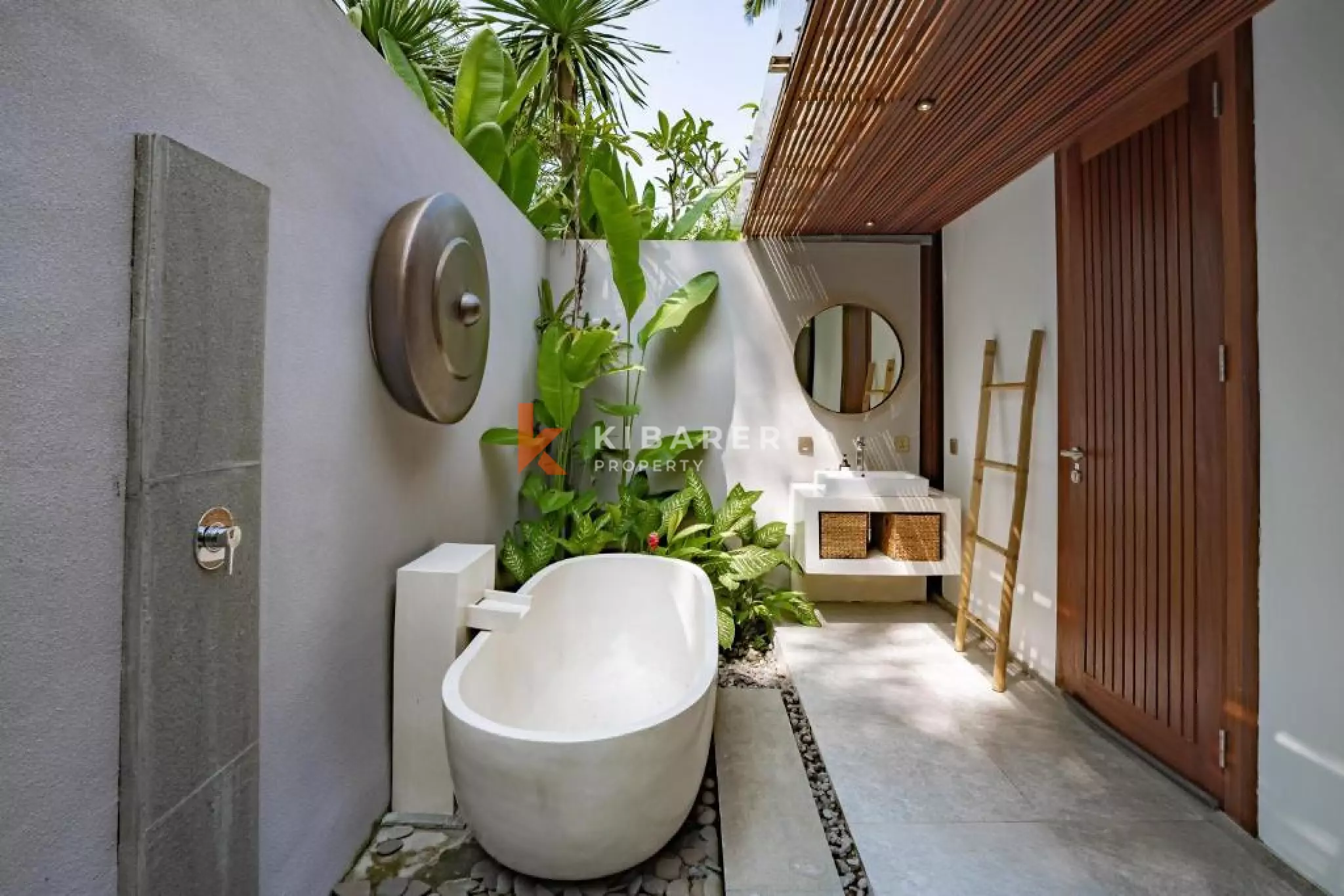 Modern Living in Nature Four Bedroom Villa in Ubud