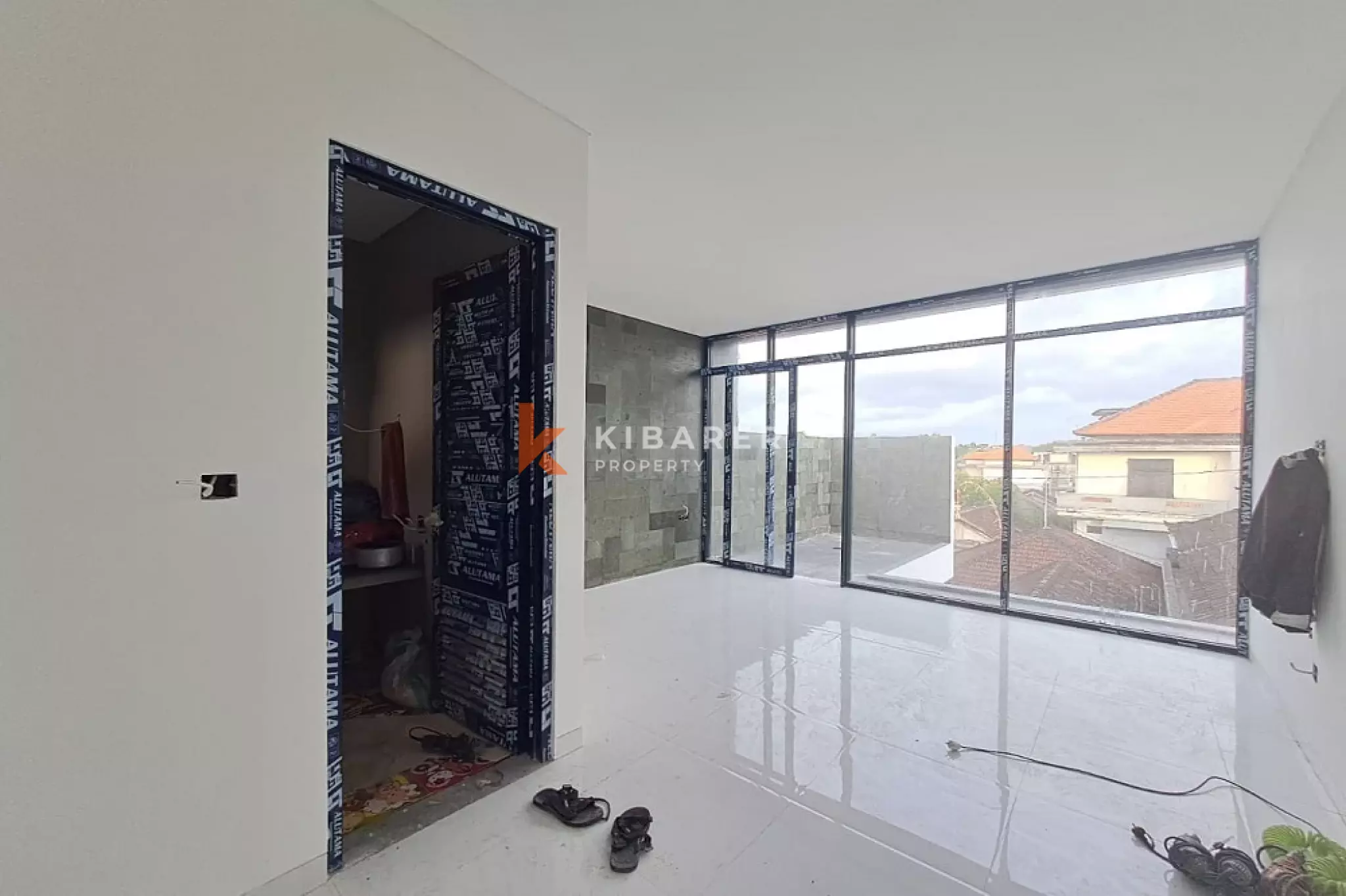 Villa minimaliste fermée de deux chambres dans un emplacement privilégié à Umalas (DISPONIBLE FIN DÉCEMBRE 2025)