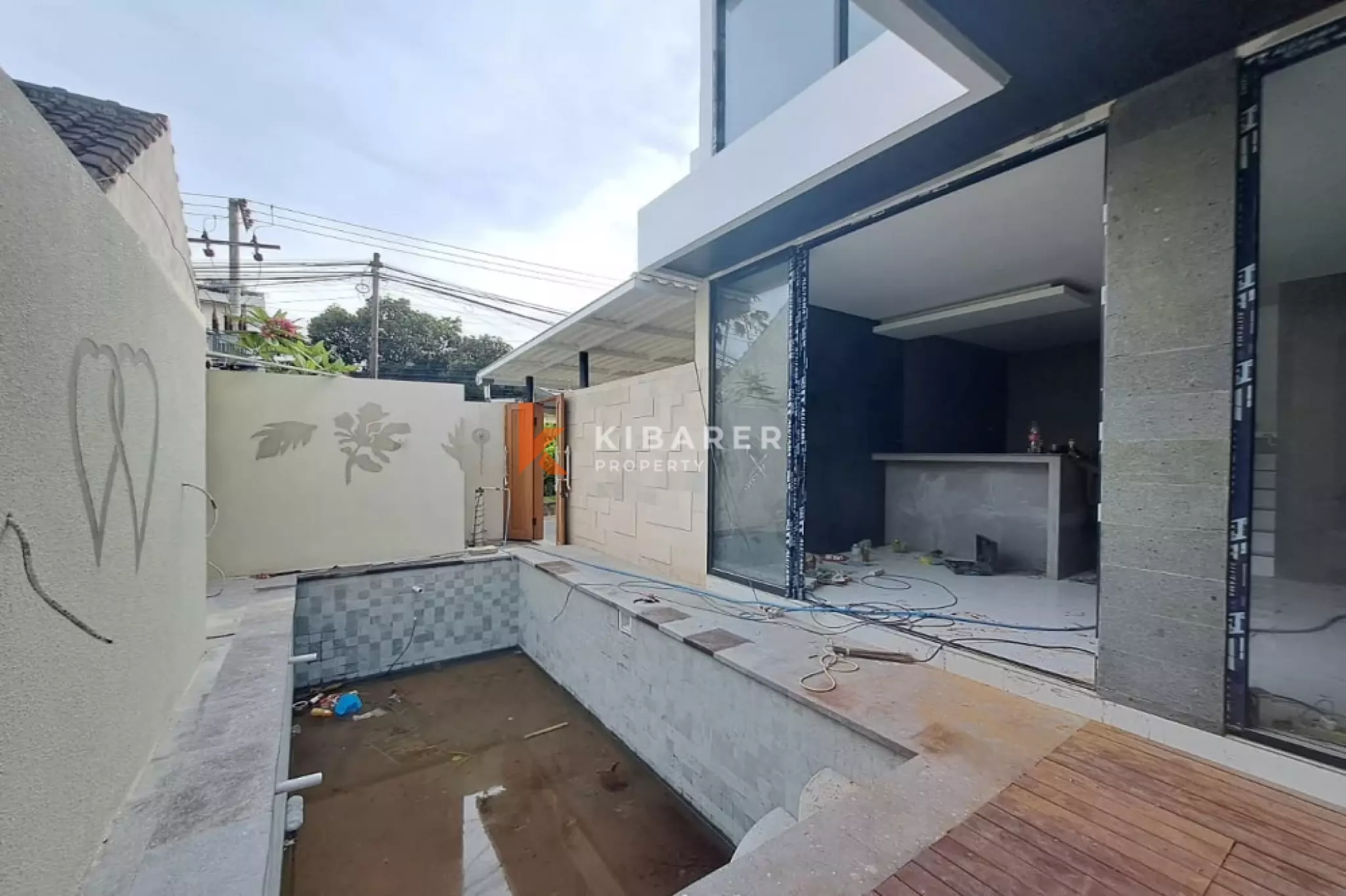 Villa minimaliste fermée de deux chambres dans un emplacement privilégié à Umalas (DISPONIBLE FIN DÉCEMBRE 2025)