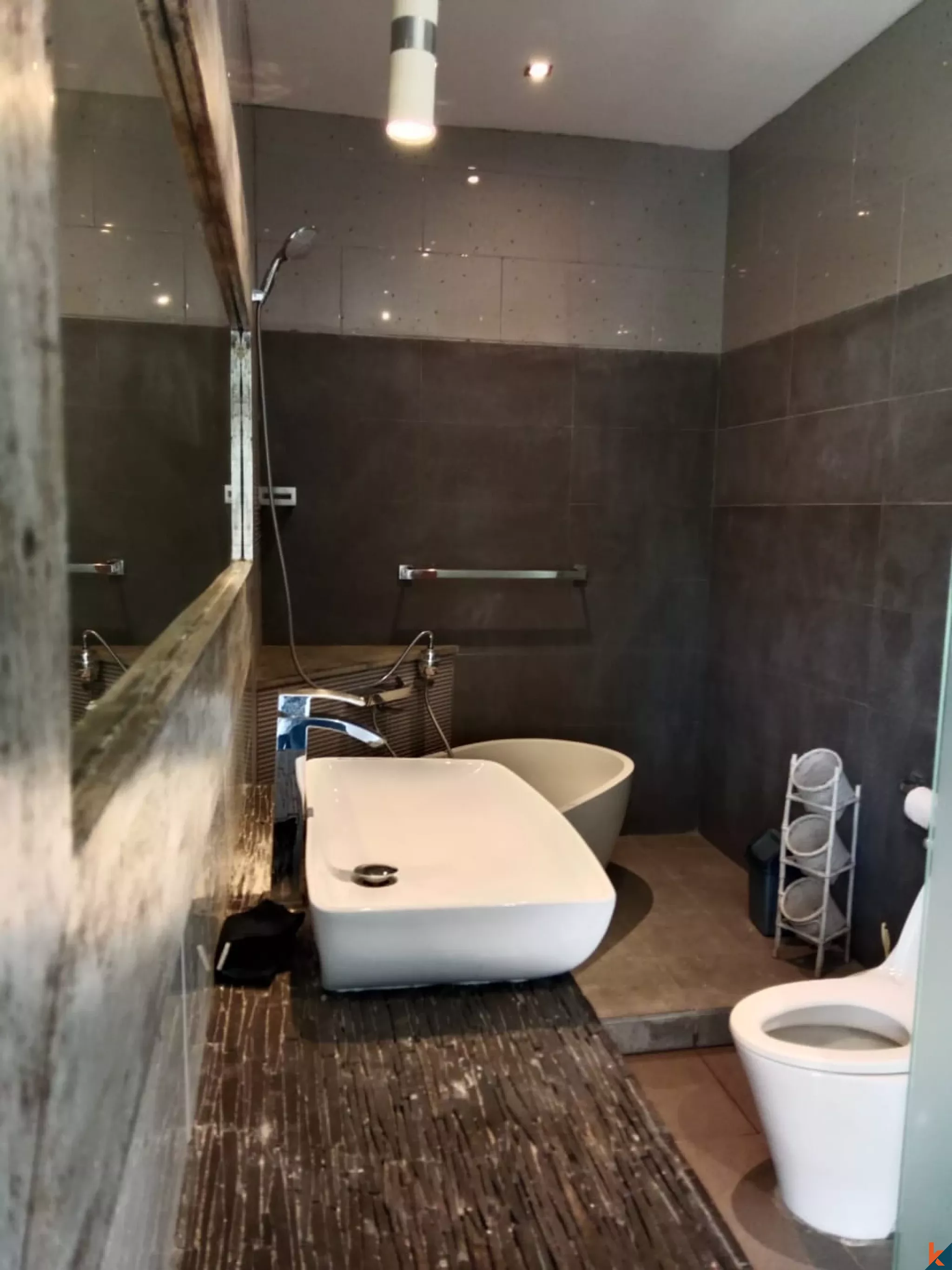 Charming 3+1 Bedroom Tropical Villa with Private Pool in Tibubeneng