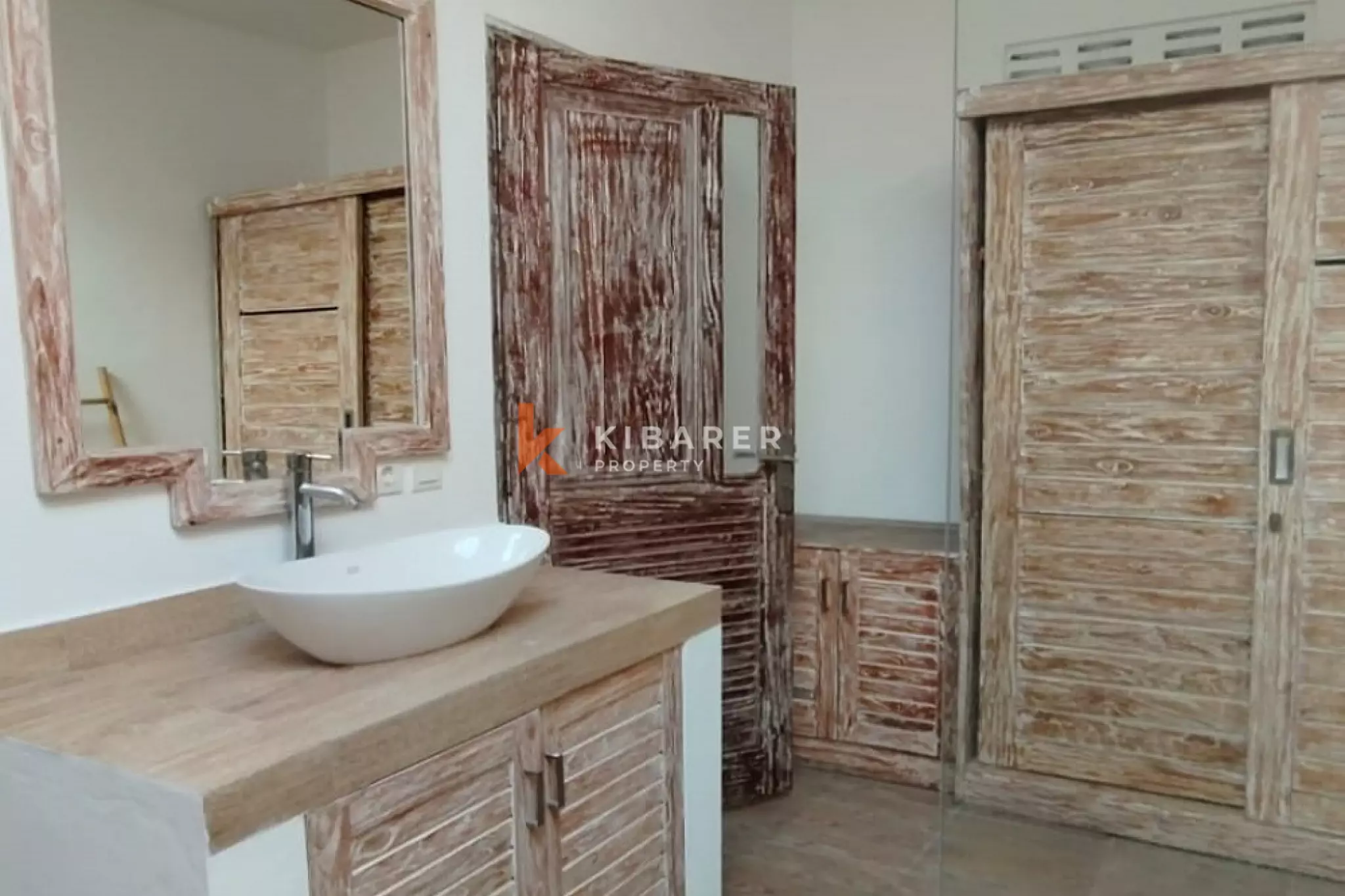 Newly Renovated Three-Bedrooms Open Living Villa in Berawa