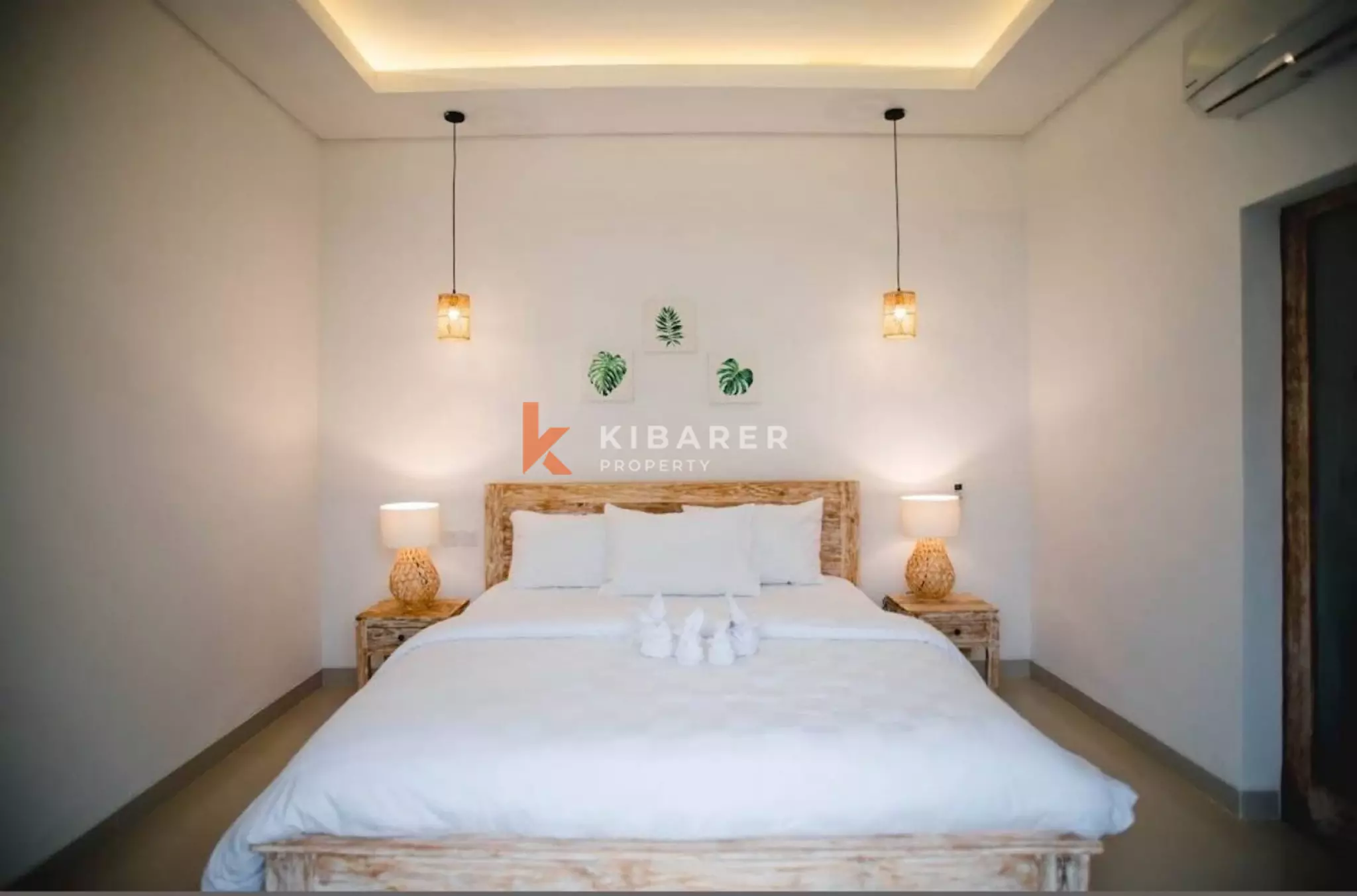 Villa Tiga Kamar Tidur Tanpa Perabot untuk Disewakan di Seminyak