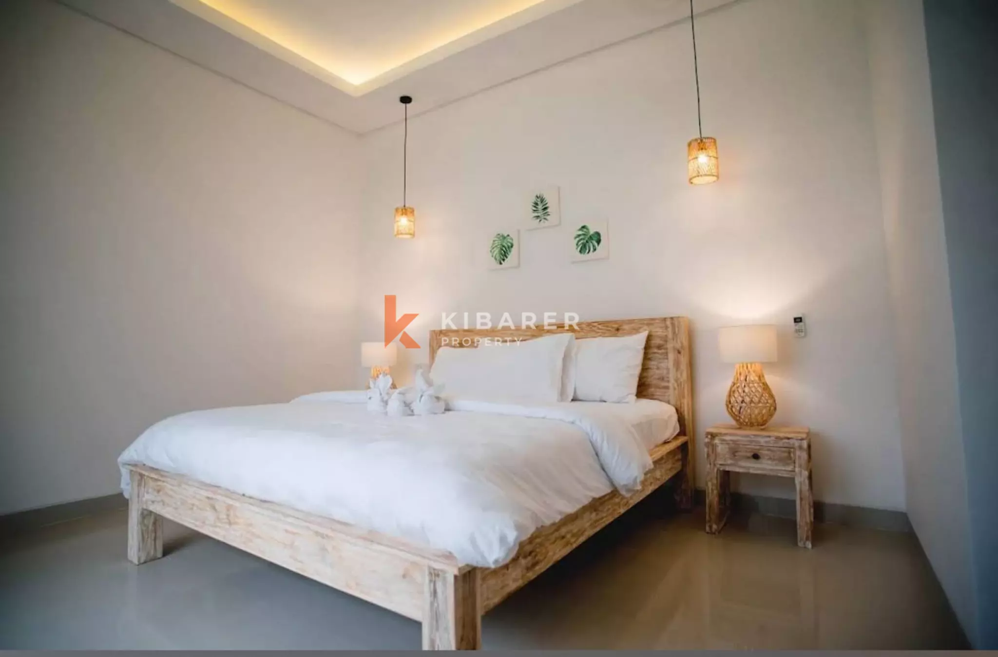 Villa Tiga Kamar Tidur Tanpa Perabot untuk Disewakan di Seminyak