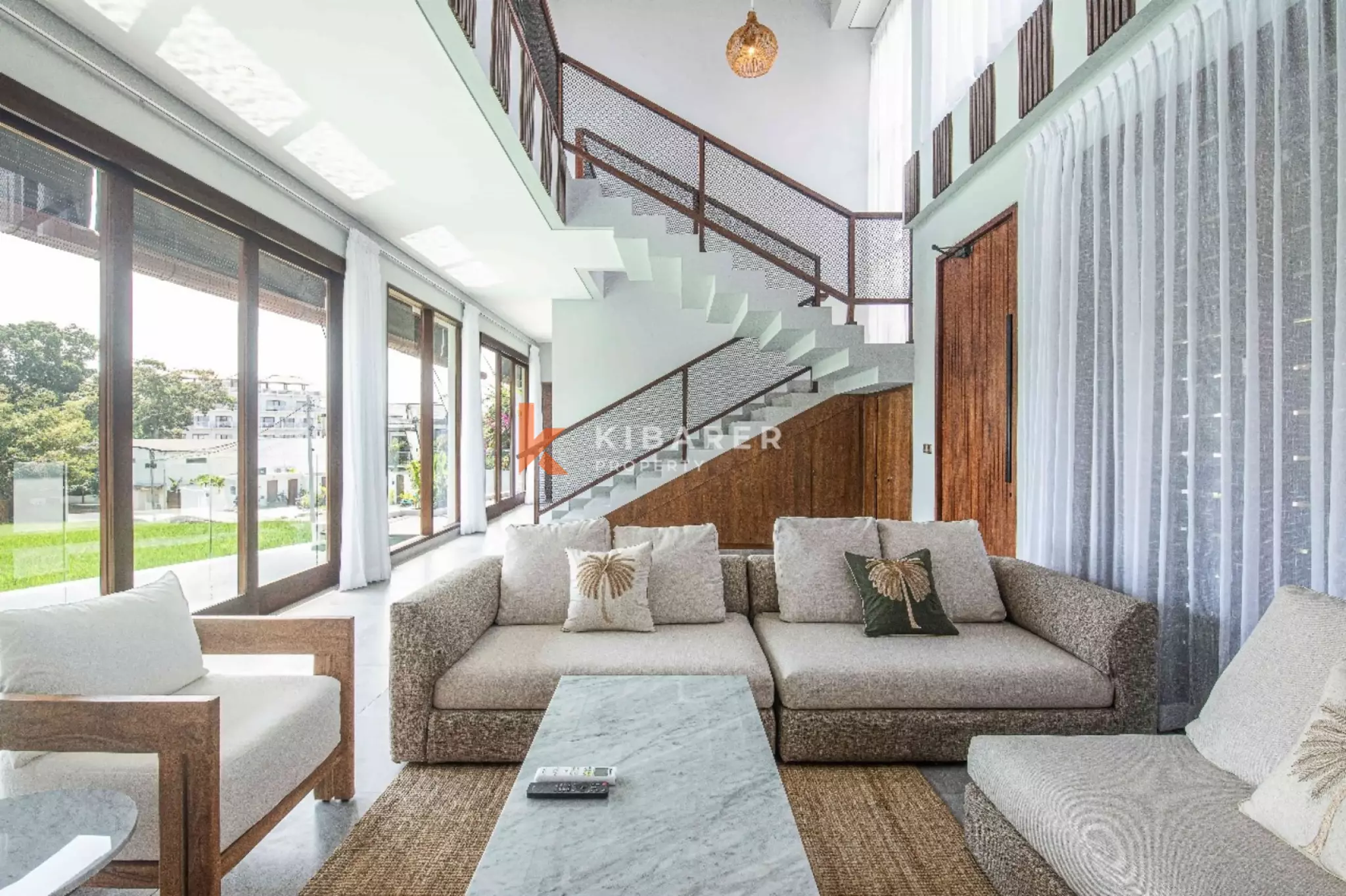 Rasakan Kehidupan di Pererenan dengan Vila Modern Lima Kamar Tidur dan Ketenangan Sawah