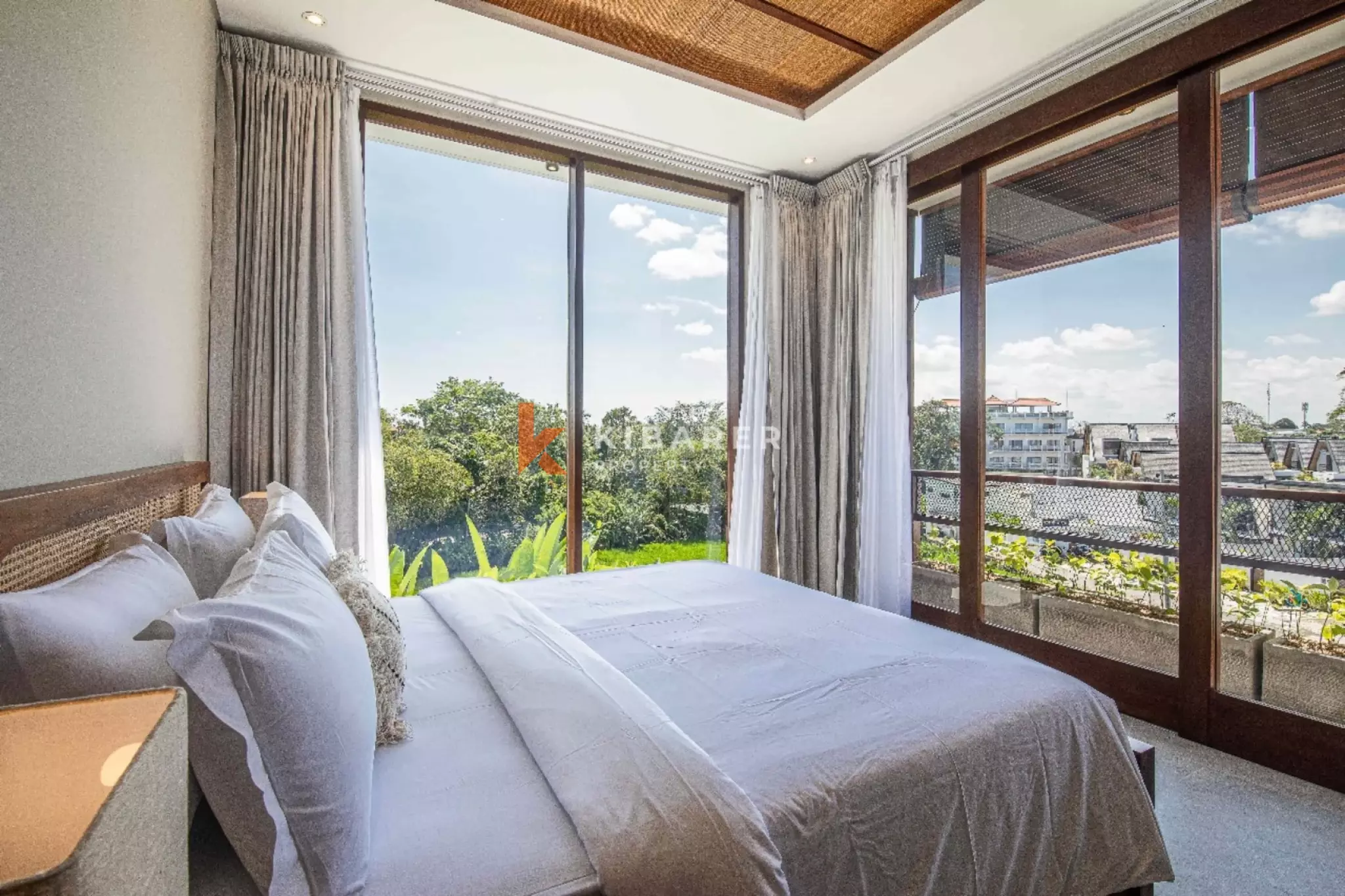 Rasakan Kehidupan di Pererenan dengan Vila Modern Lima Kamar Tidur dan Ketenangan Sawah