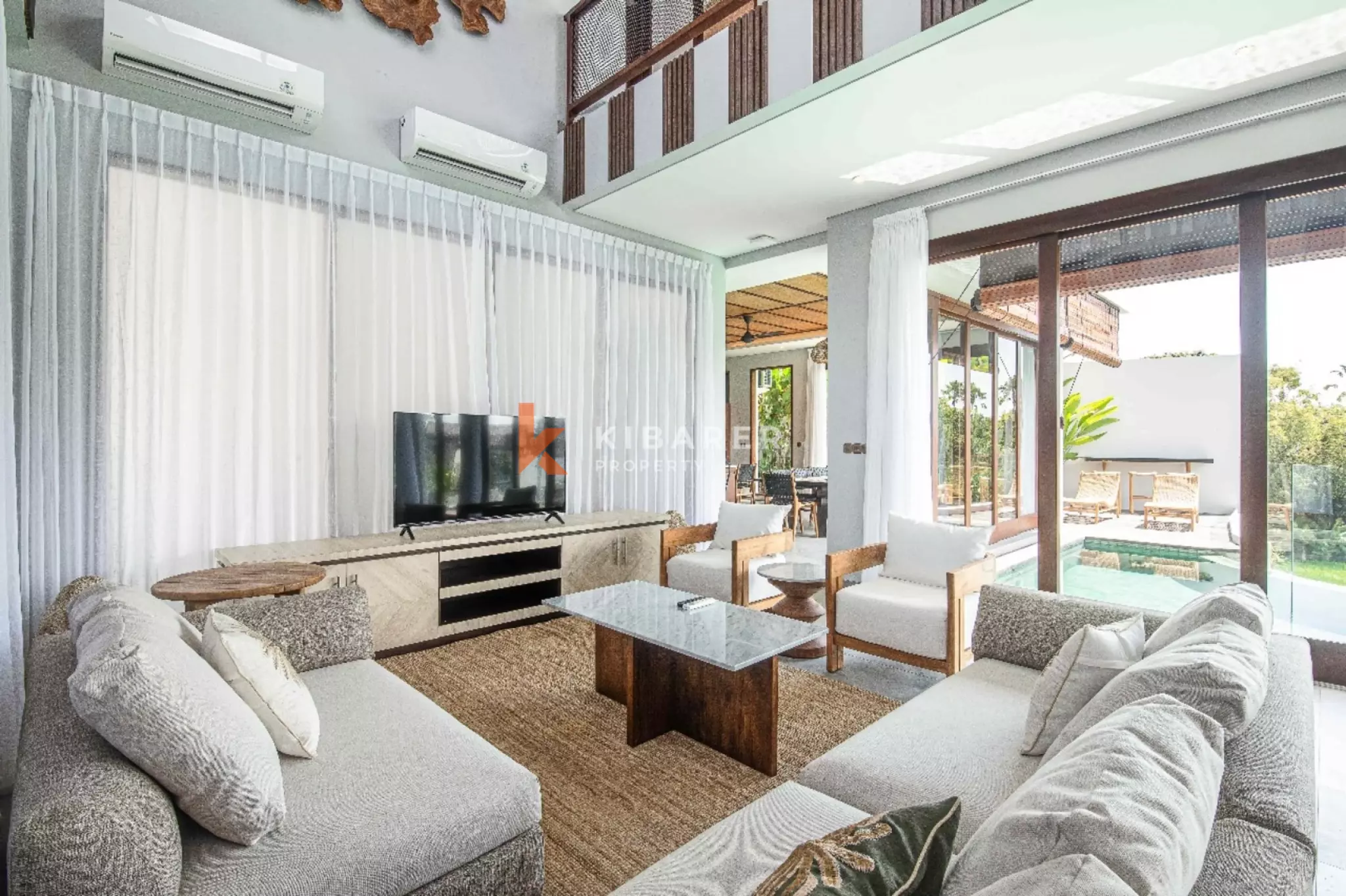 Rasakan Kehidupan di Pererenan dengan Vila Modern Lima Kamar Tidur dan Ketenangan Sawah