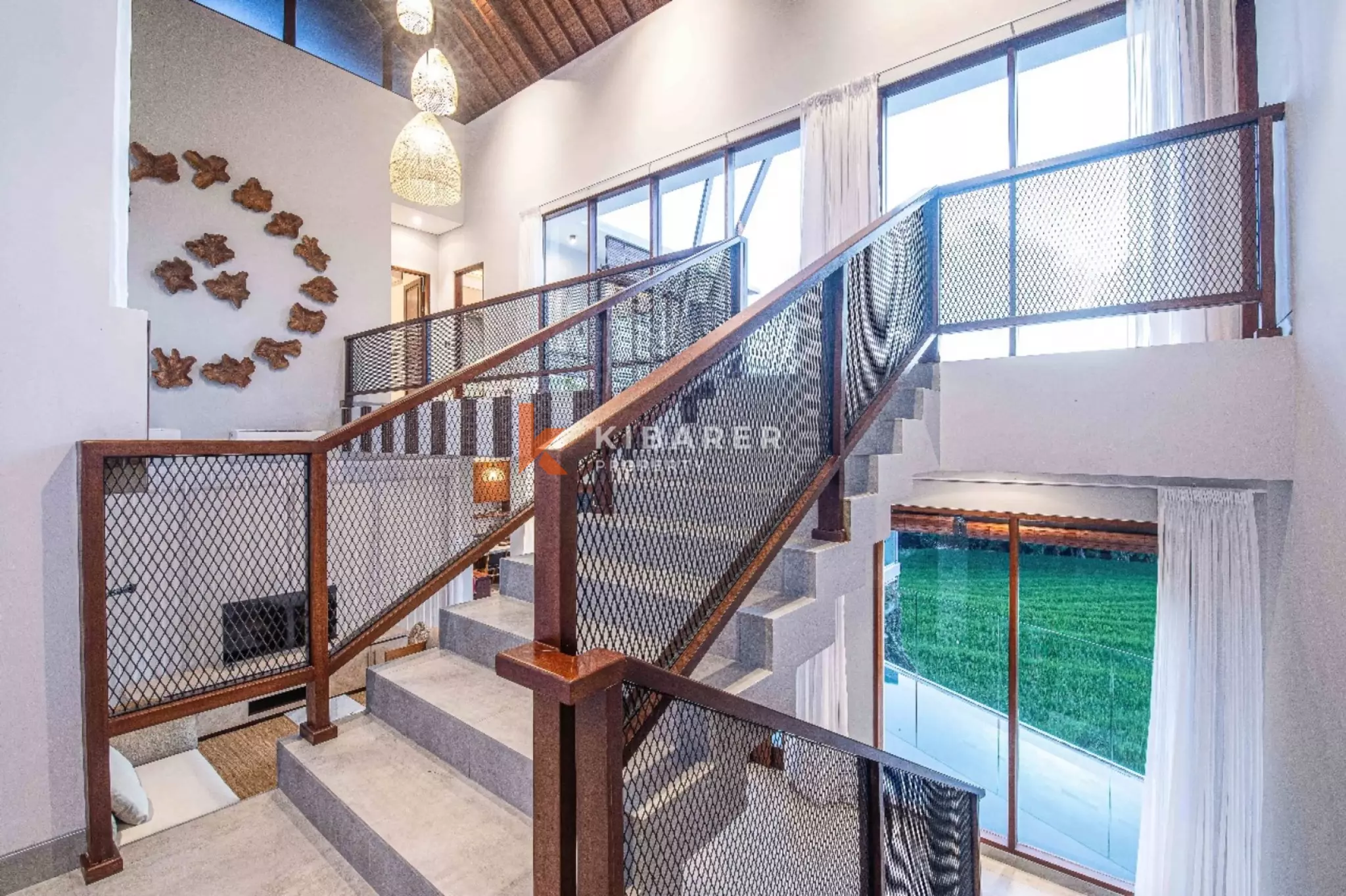 Rasakan Kehidupan di Pererenan dengan Vila Modern Lima Kamar Tidur dan Ketenangan Sawah