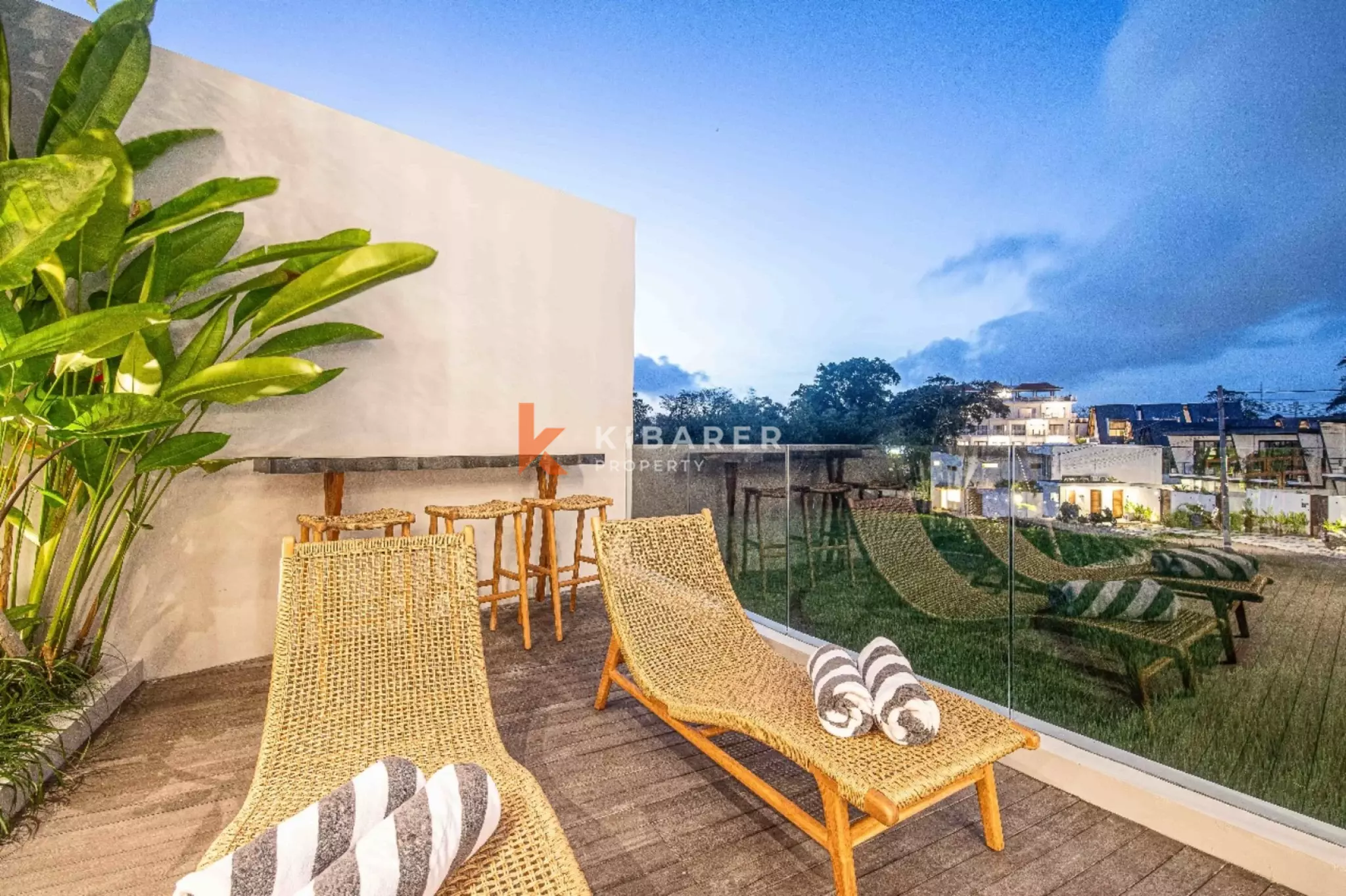 Rasakan Kehidupan di Pererenan dengan Vila Modern Lima Kamar Tidur dan Ketenangan Sawah