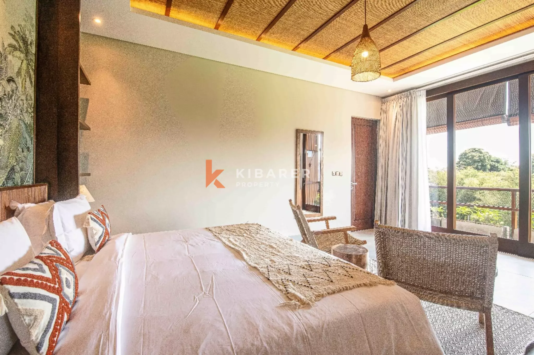 Rasakan Kehidupan di Pererenan dengan Vila Modern Lima Kamar Tidur dan Ketenangan Sawah