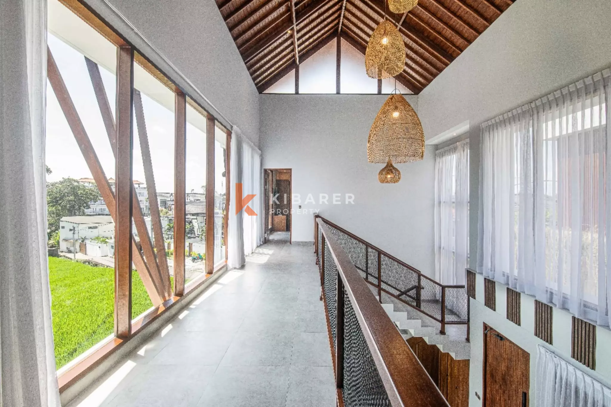 Rasakan Kehidupan di Pererenan dengan Vila Modern Lima Kamar Tidur dan Ketenangan Sawah