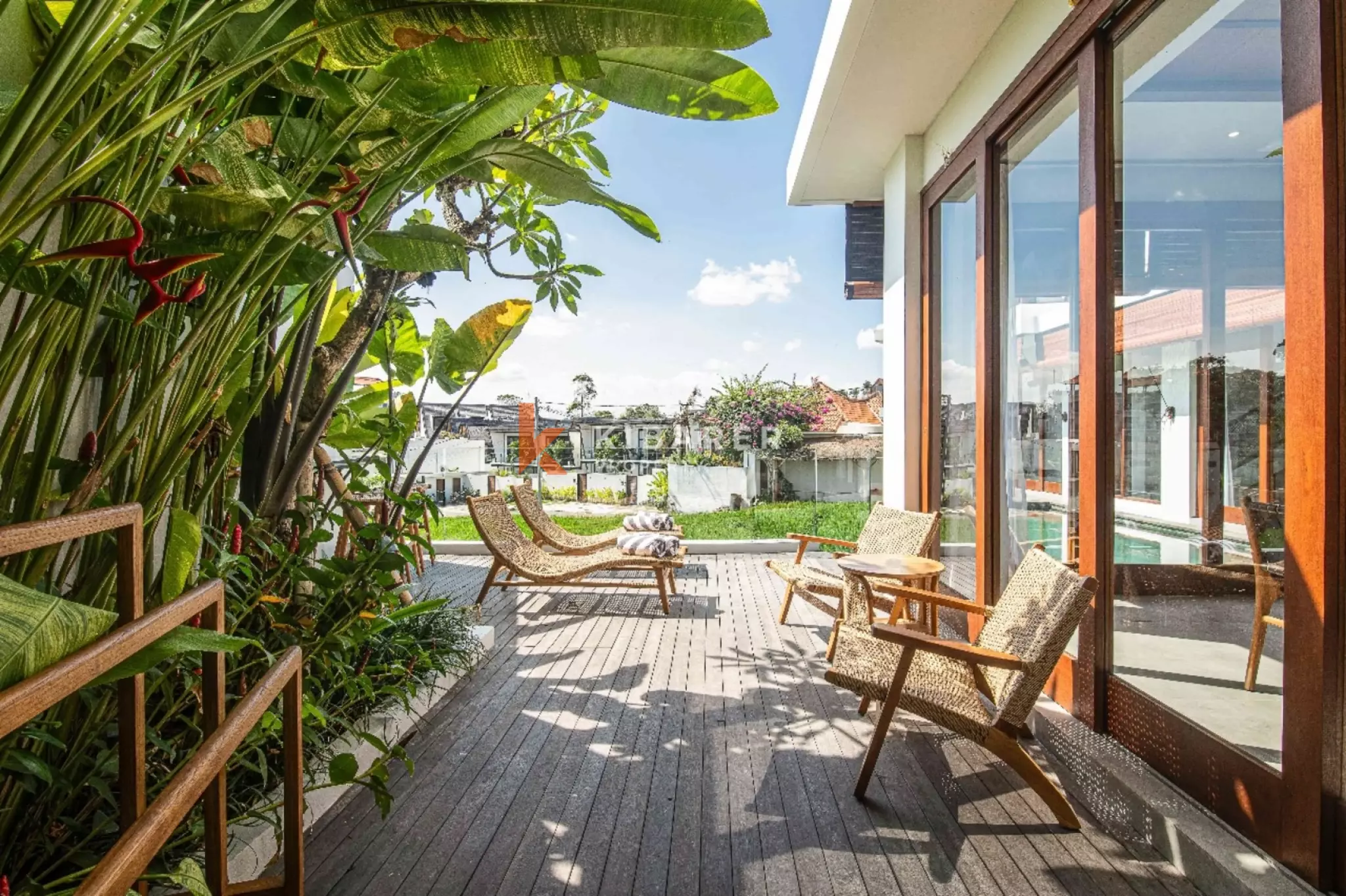 Rasakan Kehidupan di Pererenan dengan Vila Modern Lima Kamar Tidur dan Ketenangan Sawah