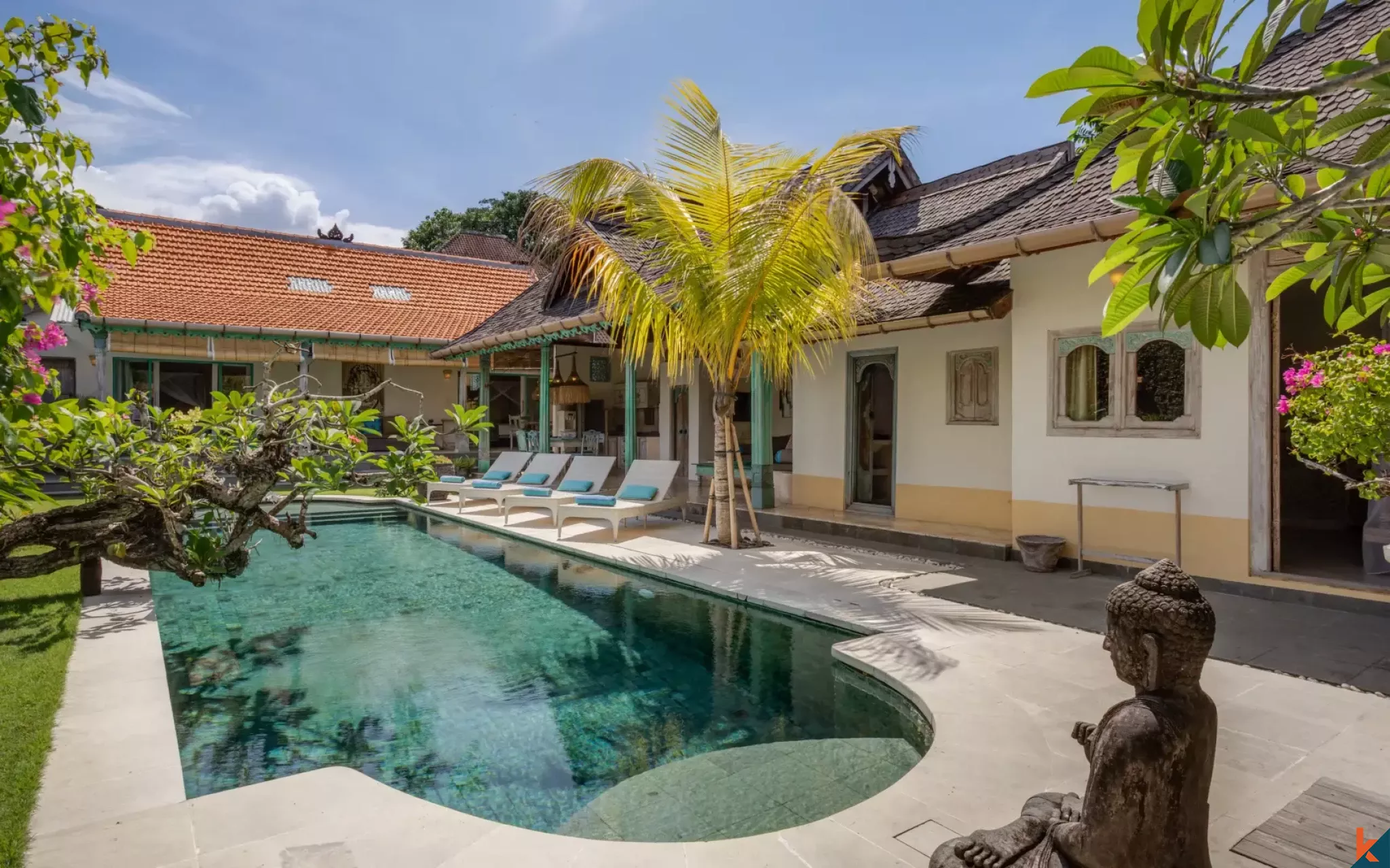 Charmante villa traditionnelle de trois chambres à coucher en location dans le quartier central de Drupadi