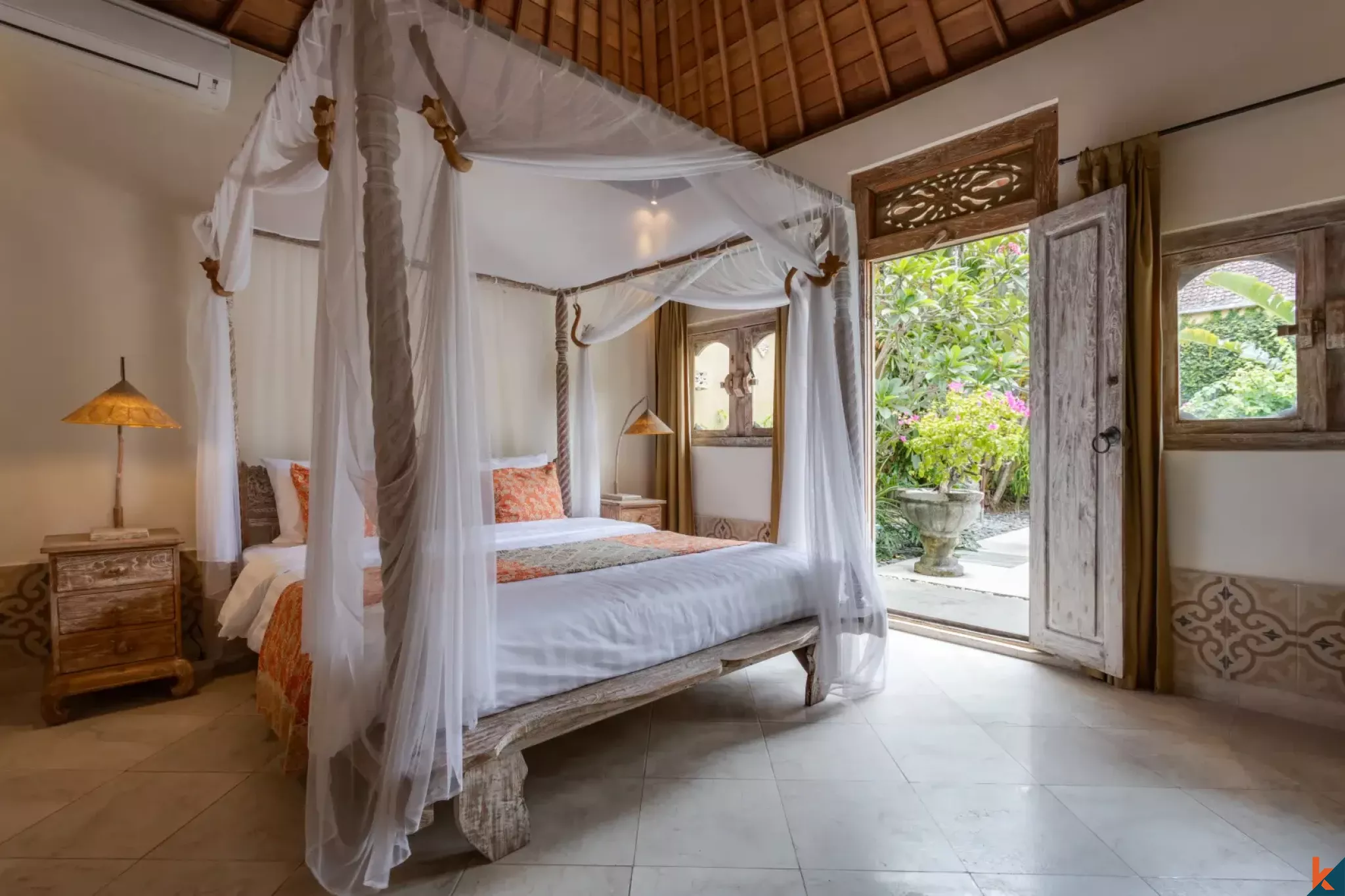 Charmante villa traditionnelle de trois chambres à coucher en location dans le quartier central de Drupadi