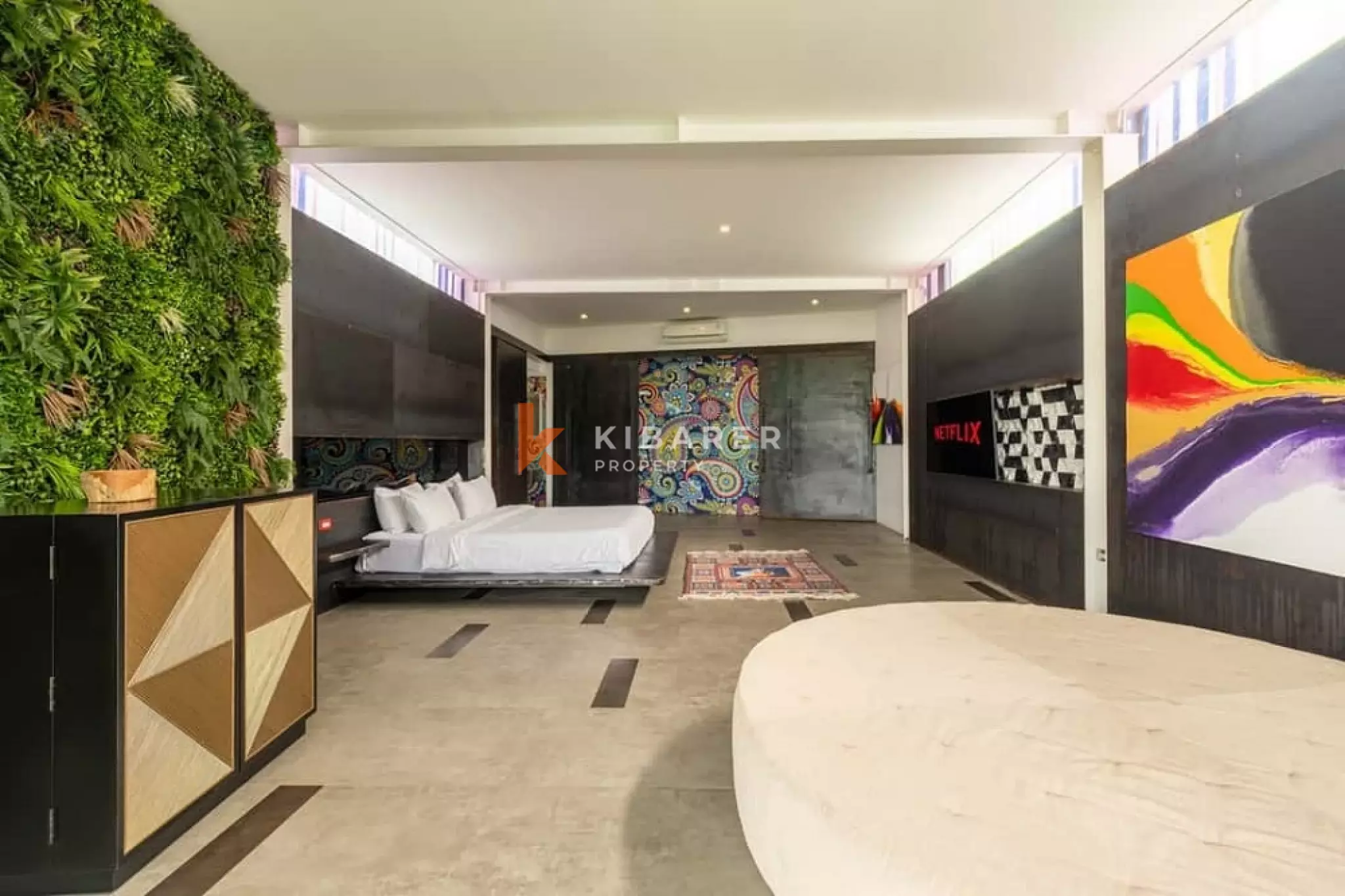 Vila Artistik Empat Kamar Tidur dengan Kolam Renang Infinity di Area Pererenan