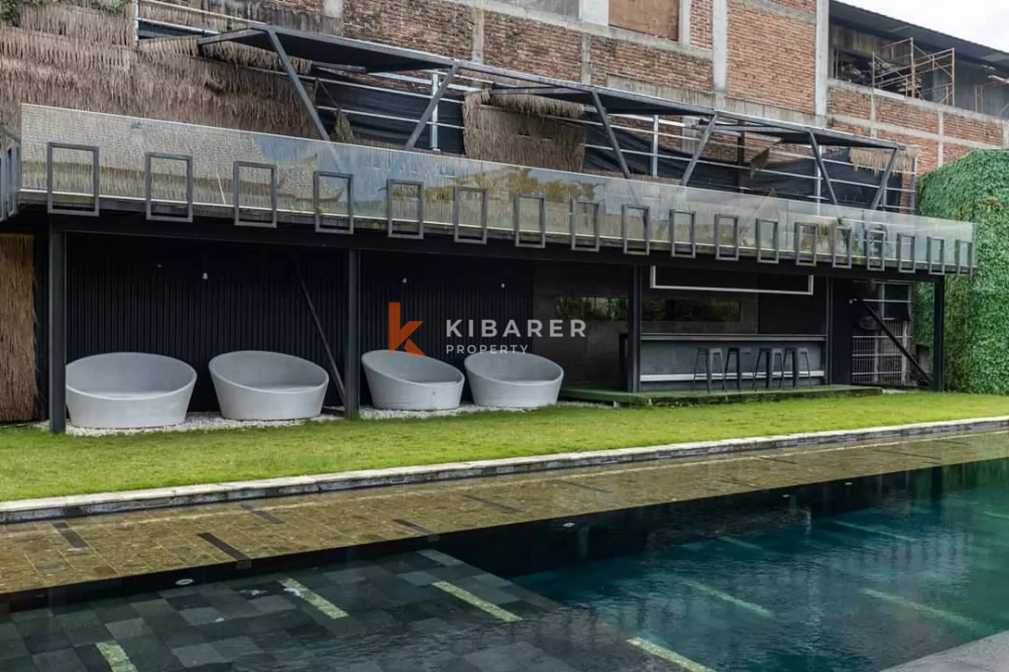 Vila Artistik Empat Kamar Tidur dengan Kolam Renang Infinity di Area Pererenan