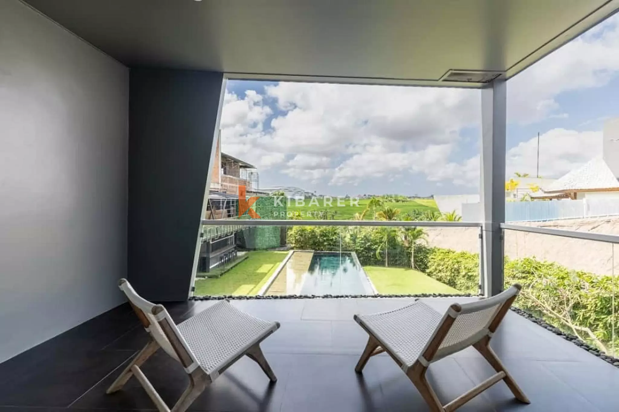 Vila Artistik Empat Kamar Tidur dengan Kolam Renang Infinity di Area Pererenan