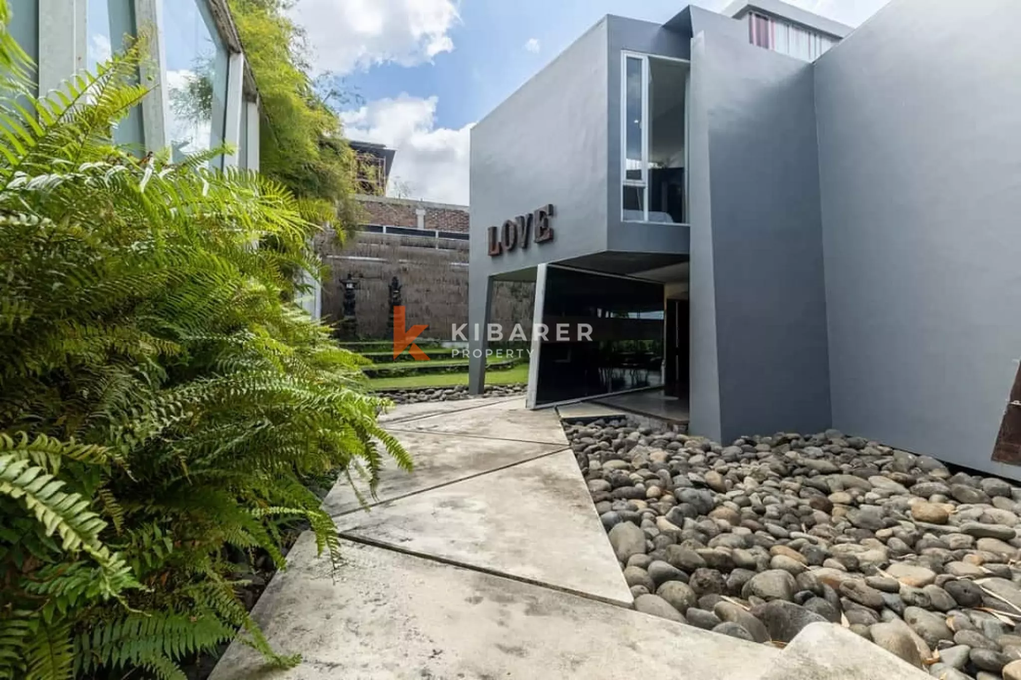 Vila Artistik Empat Kamar Tidur dengan Kolam Renang Infinity di Area Pererenan