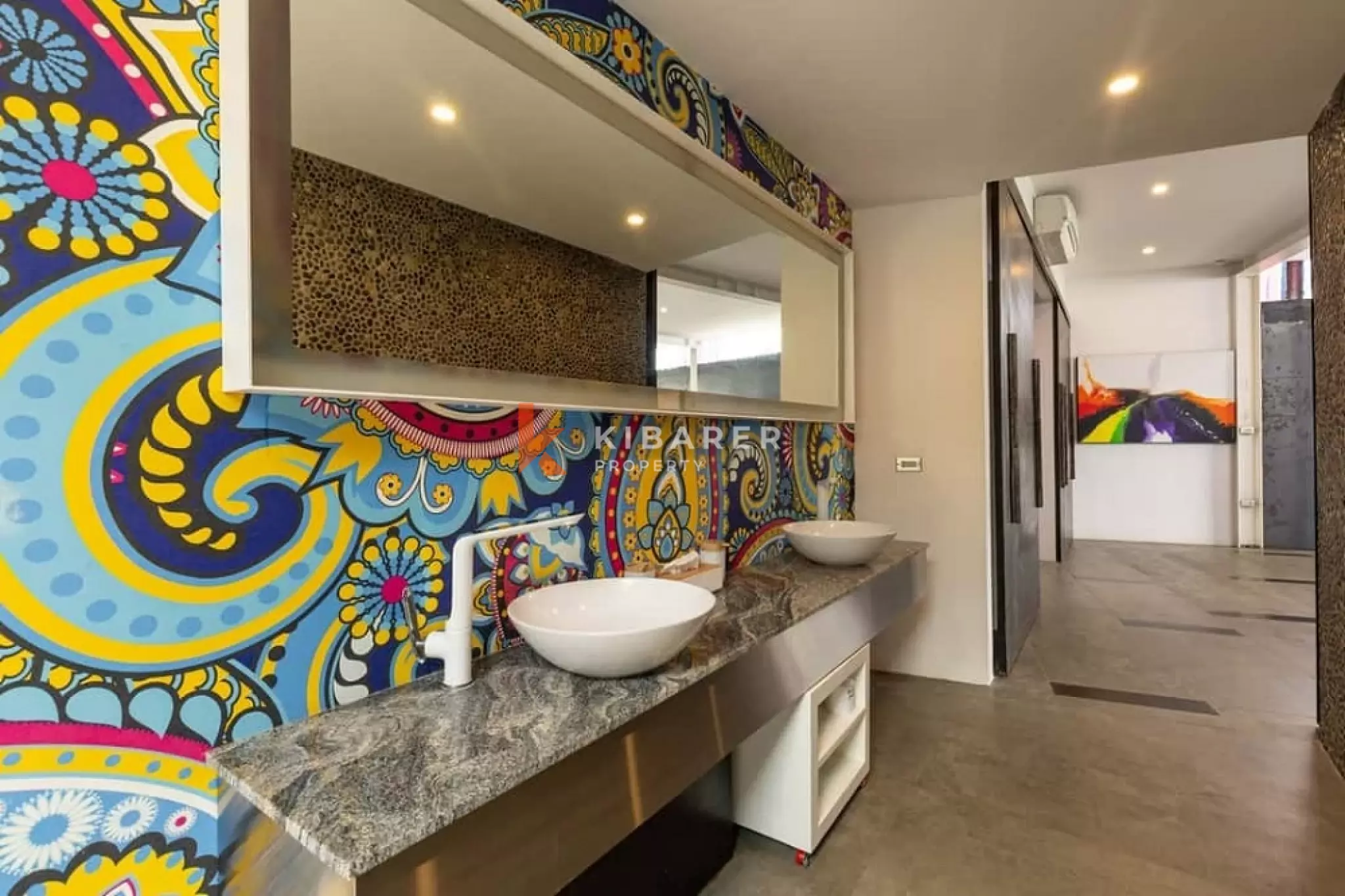 Vila Artistik Empat Kamar Tidur dengan Kolam Renang Infinity di Area Pererenan