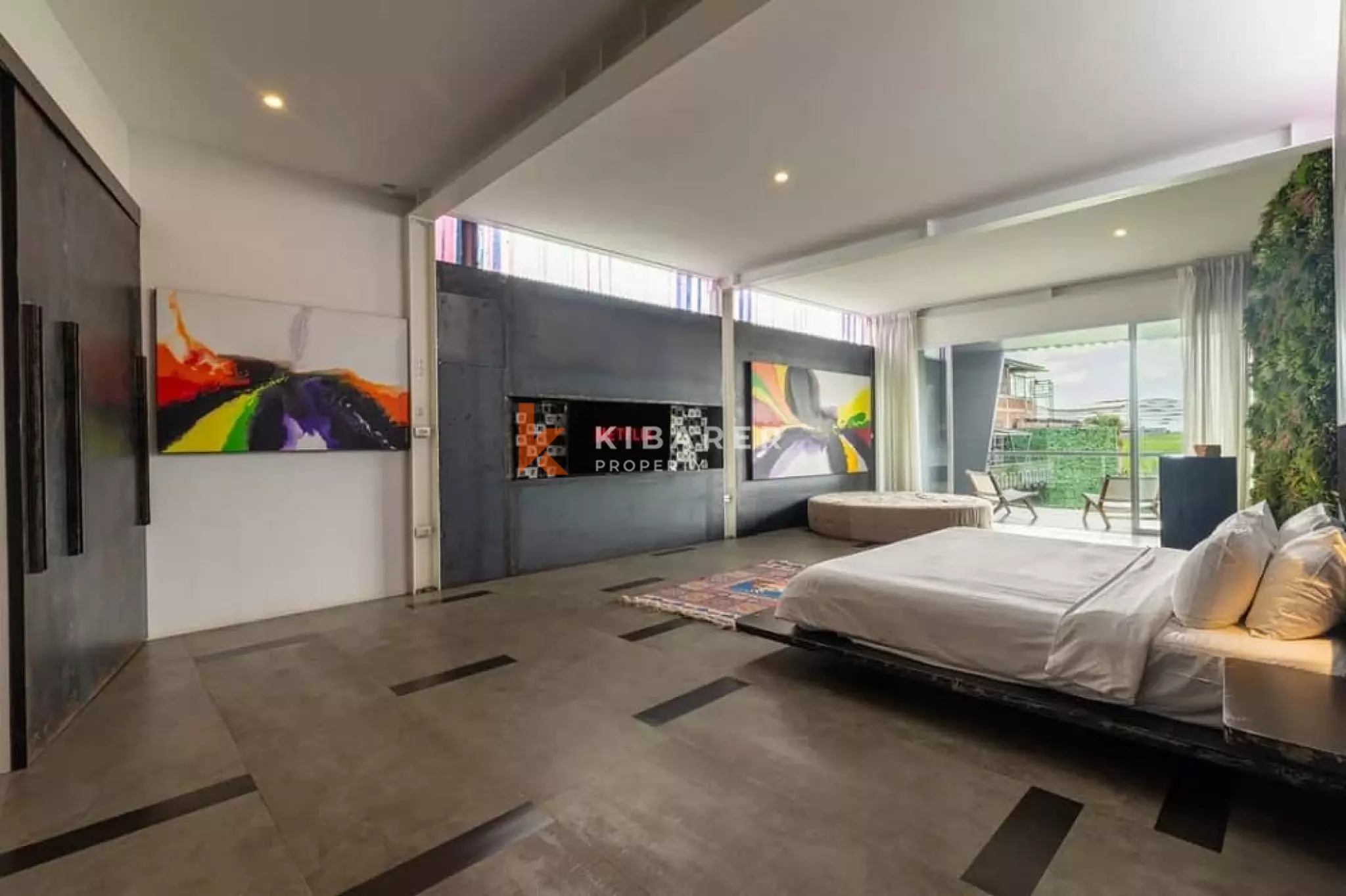 Vila Artistik Empat Kamar Tidur dengan Kolam Renang Infinity di Area Pererenan