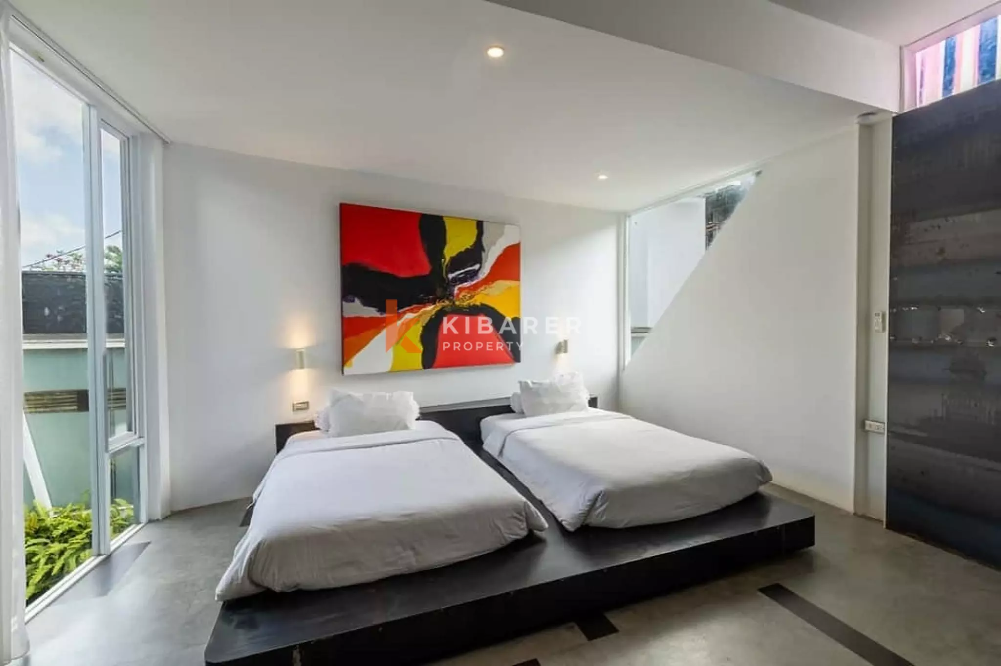 Vila Artistik Empat Kamar Tidur dengan Kolam Renang Infinity di Area Pererenan