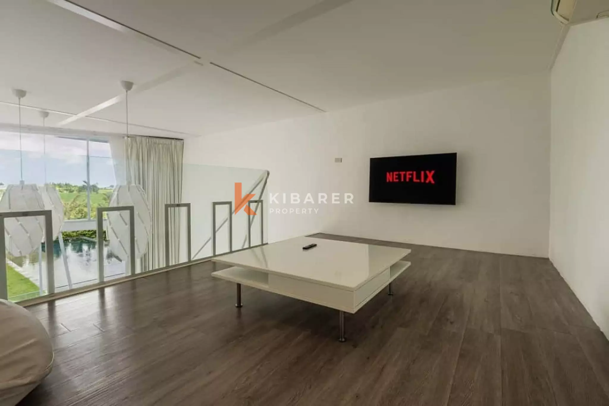 Vila Artistik Empat Kamar Tidur dengan Kolam Renang Infinity di Area Pererenan