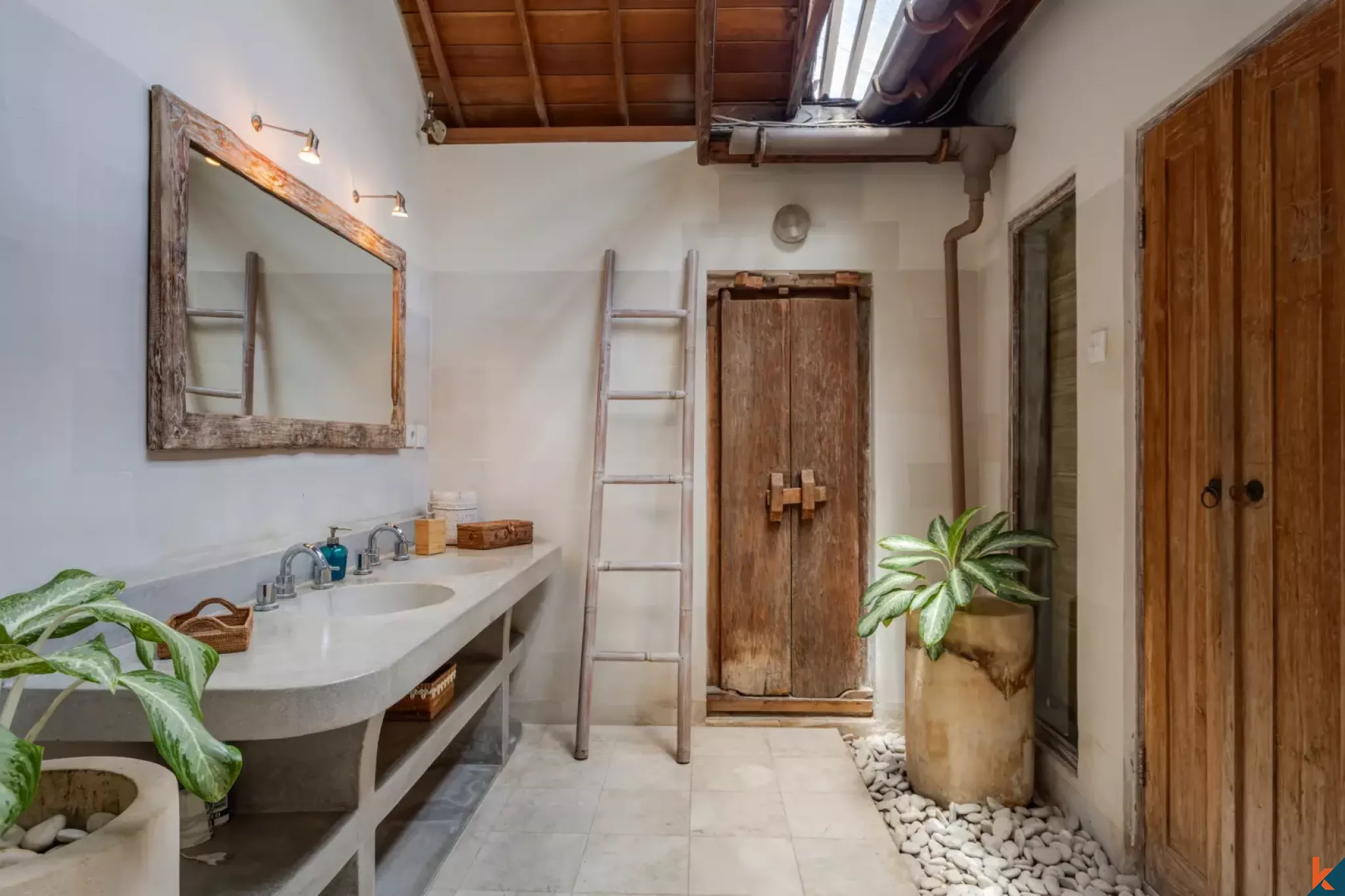 Charming Balinese Three Bedroom Villa for Lease in Central Drupadi