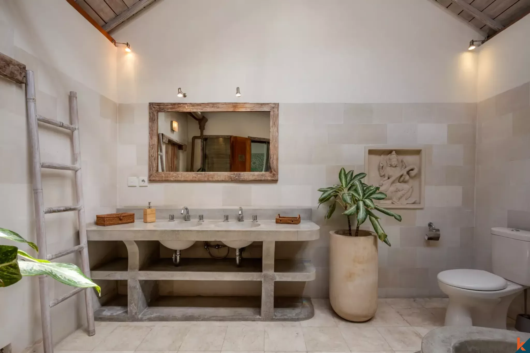 Charming Balinese Three Bedroom Villa for Lease in Central Drupadi